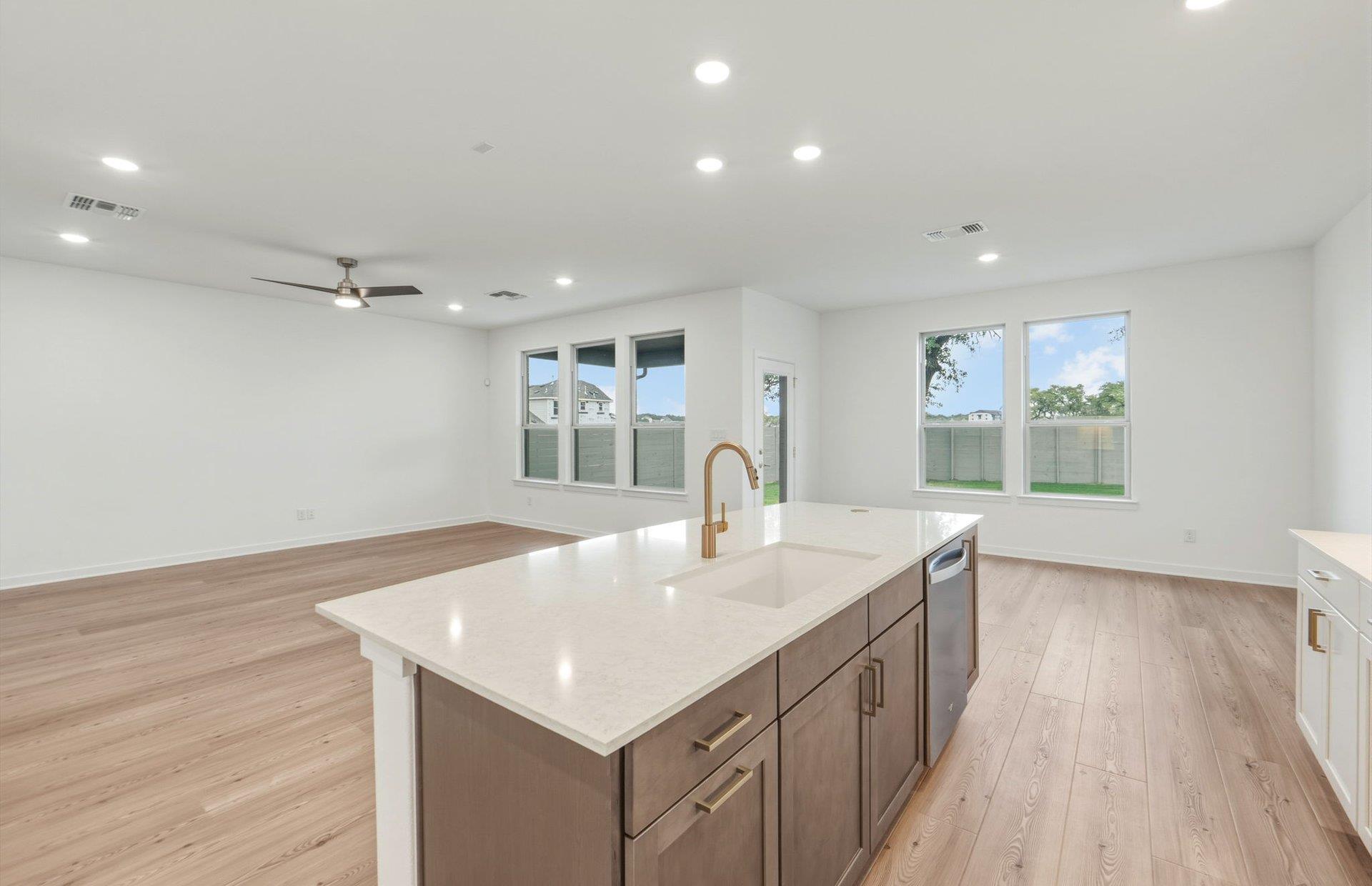 1816  Spring Mountain Cv, photo 5
