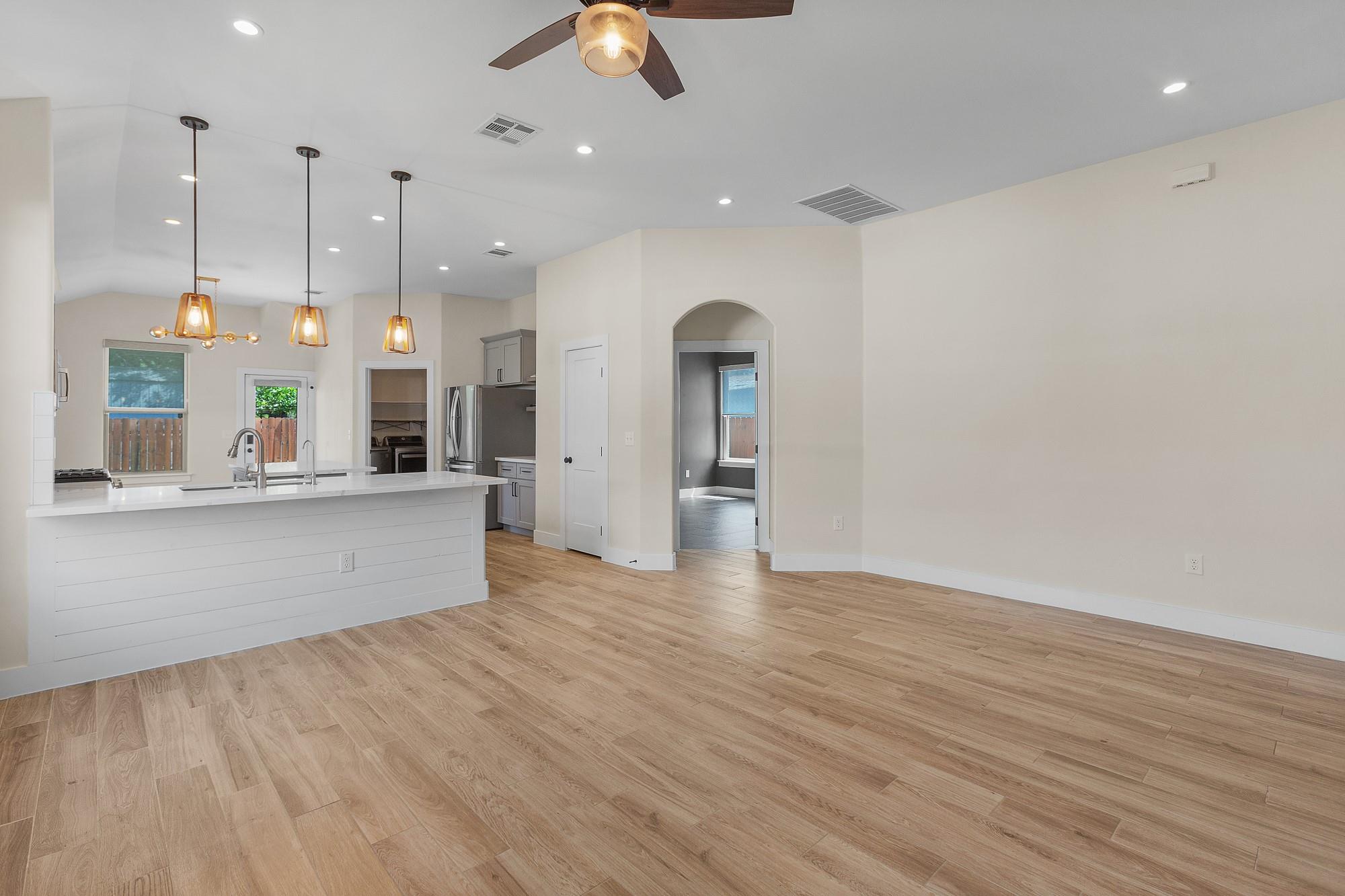 303 W Browning St, photo 4