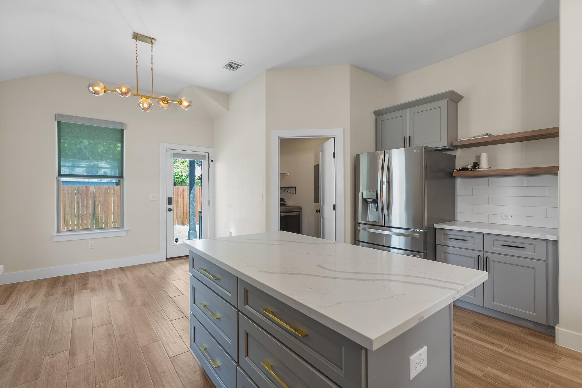303 W Browning St, photo 8