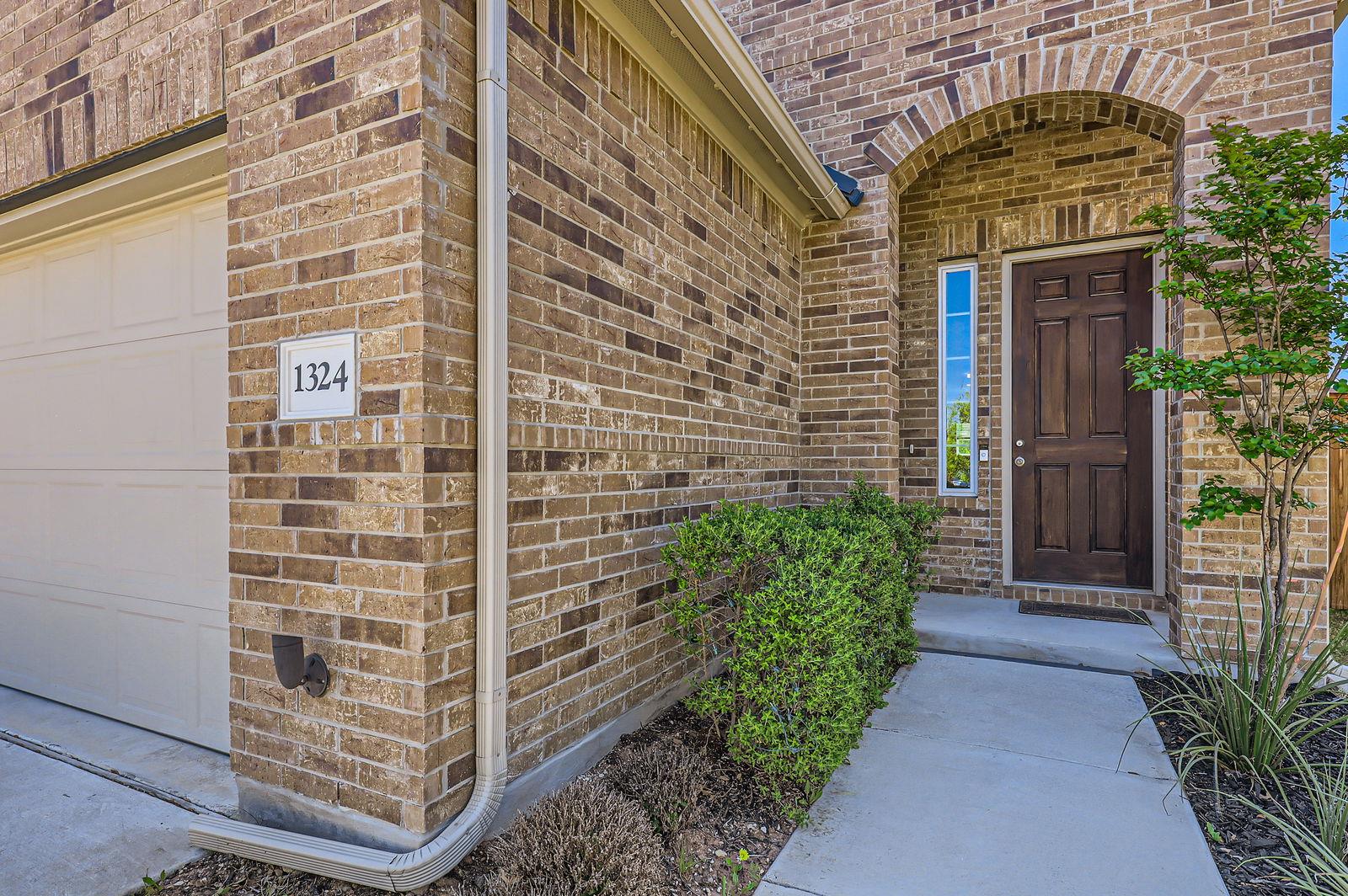 1324  Salt Lick Dr, photo 3