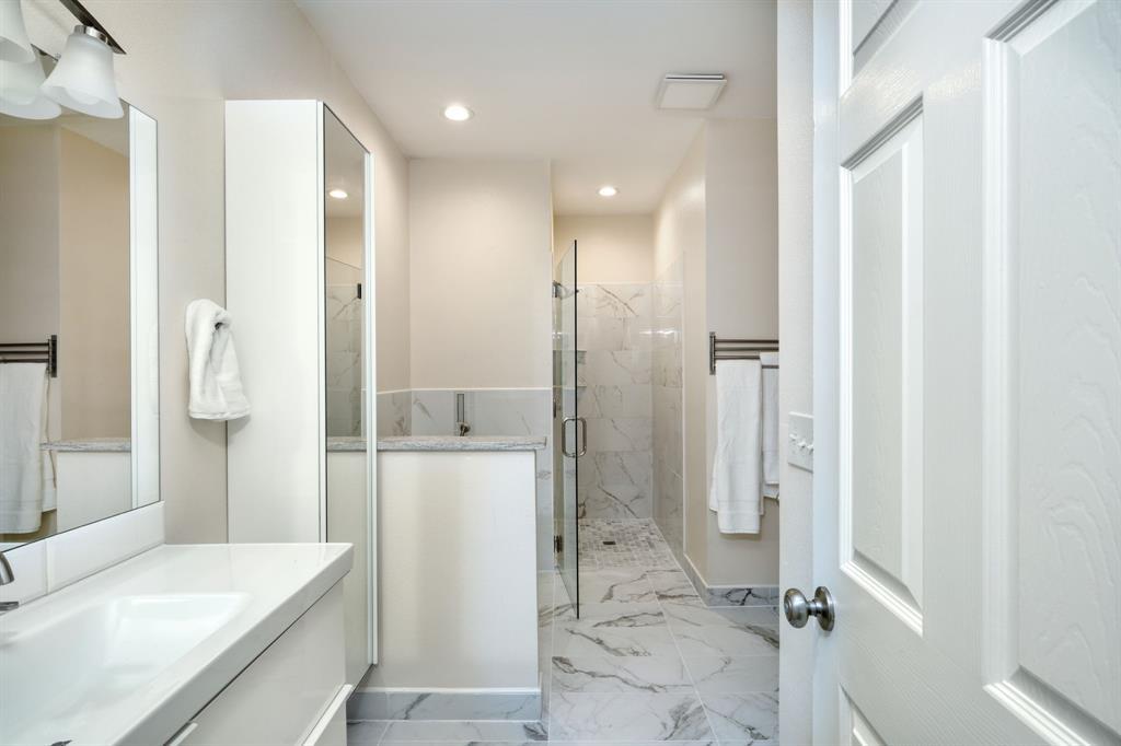 2409  Pecan St, photo 12