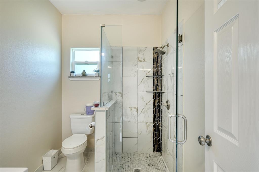 2409  Pecan St, photo 8