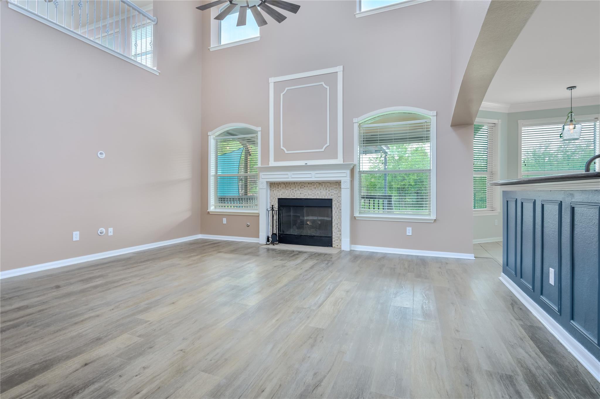 22121  Rose Grass Ln, photo 2