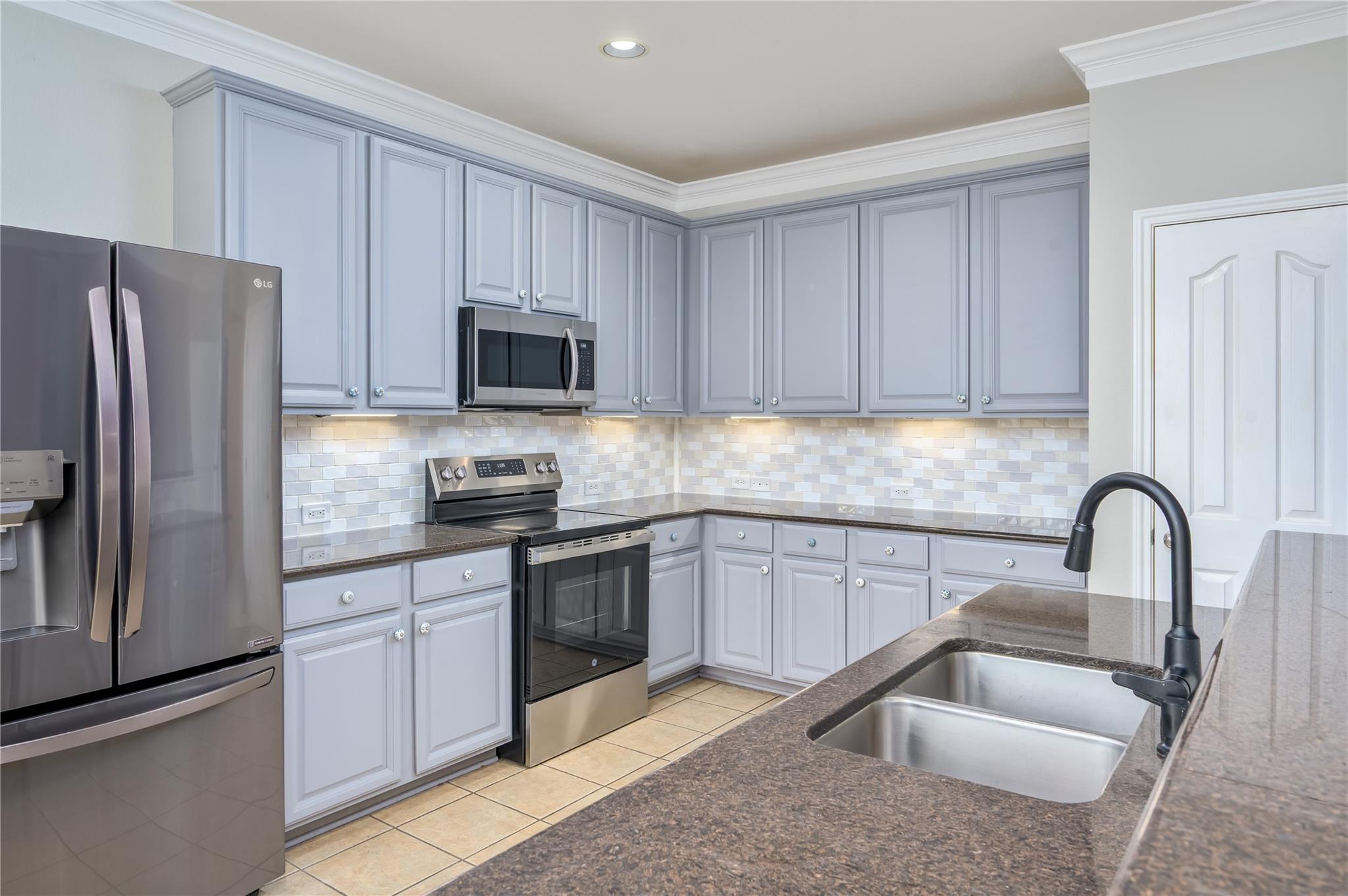 22121  Rose Grass Ln, photo 4