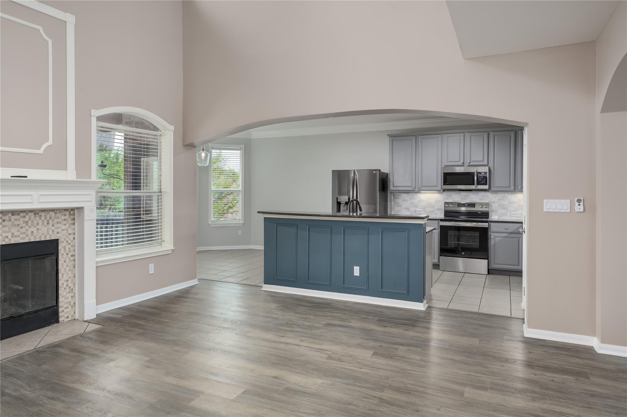 22121  Rose Grass Ln, photo 6