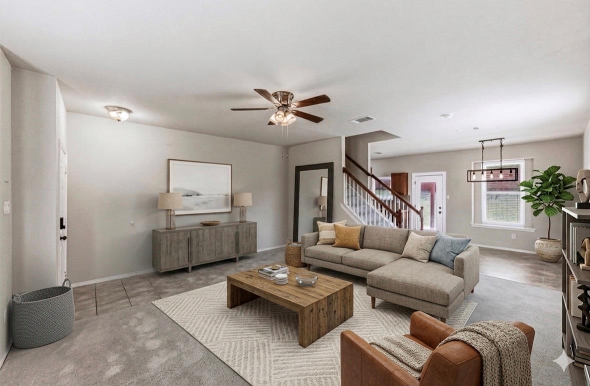 164  Regent Cv, photo 2