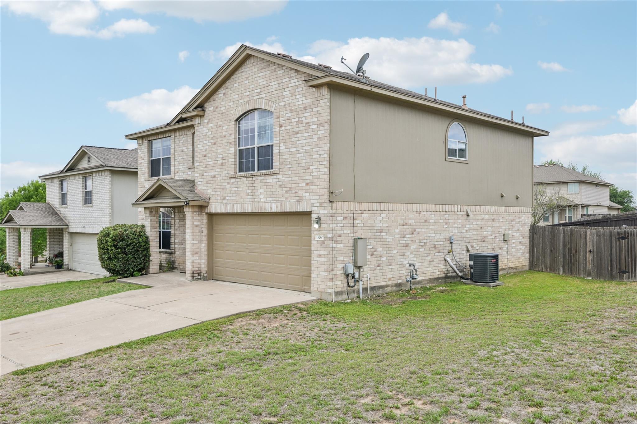 326  Covent Dr, photo 11