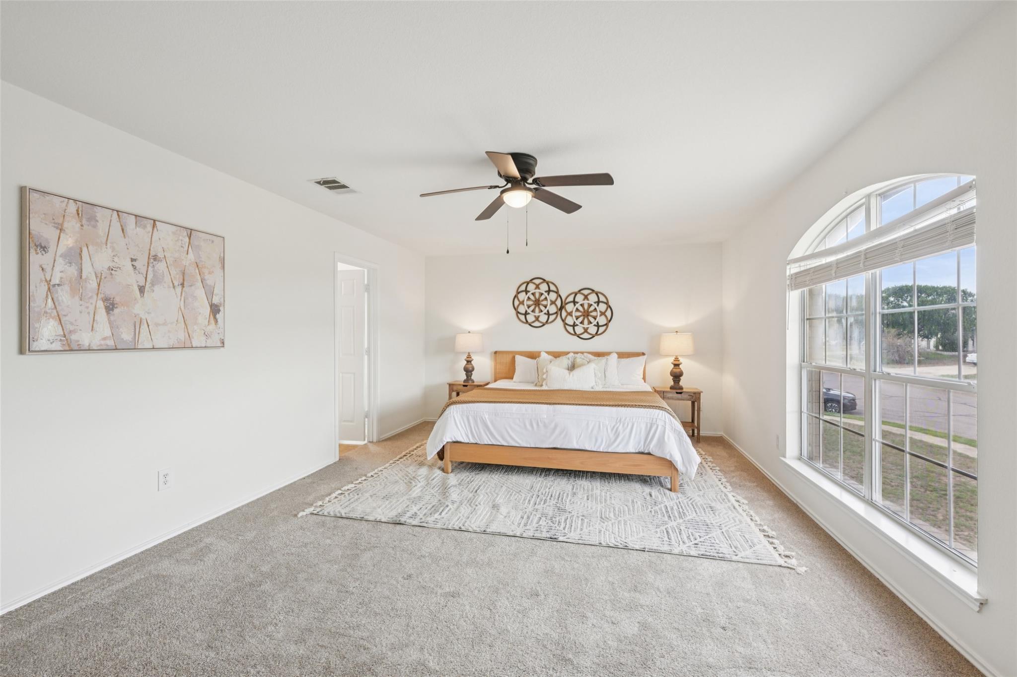 326  Covent Dr, photo 7