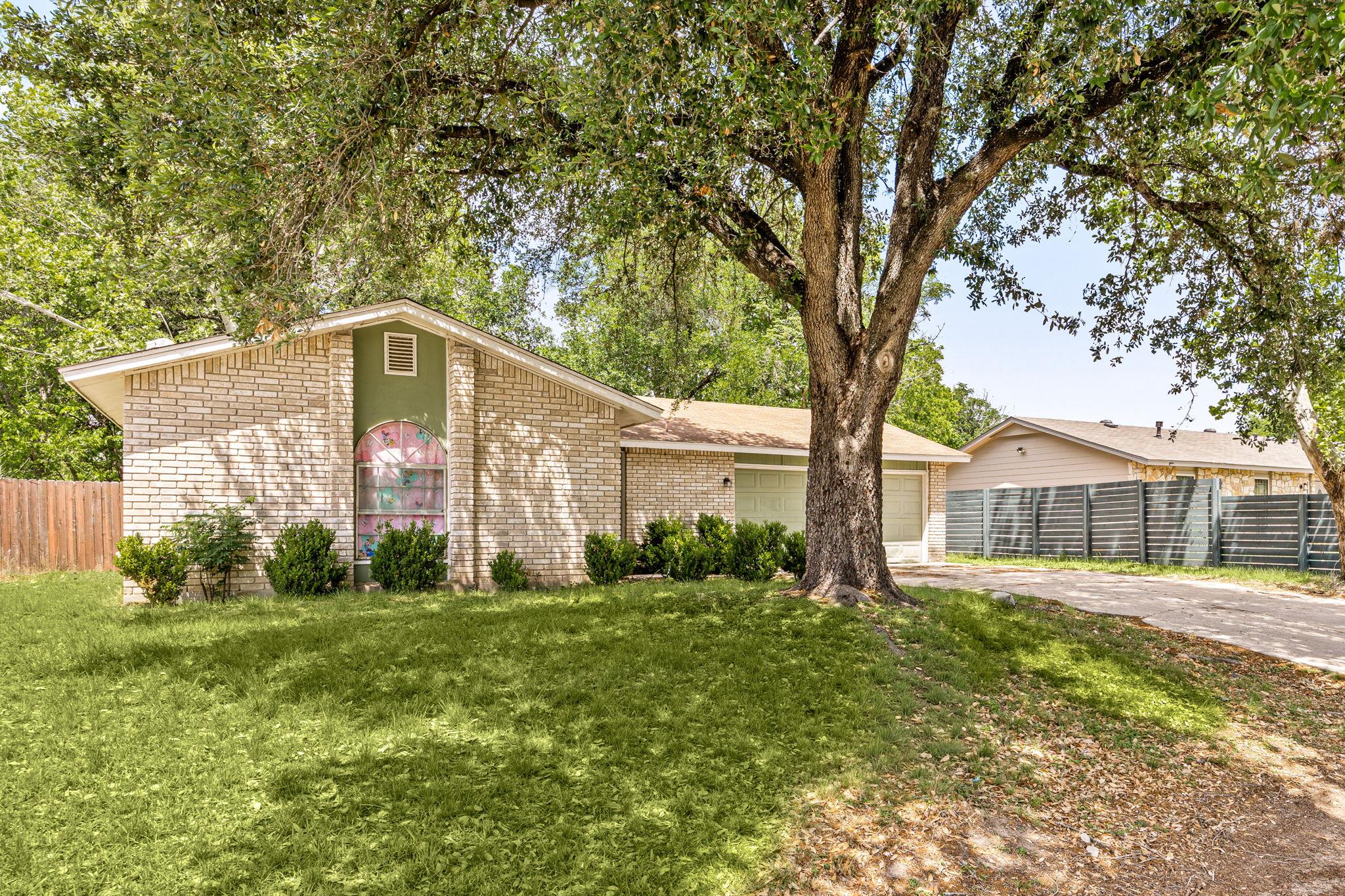2412  E Stassney Ln, photo 2