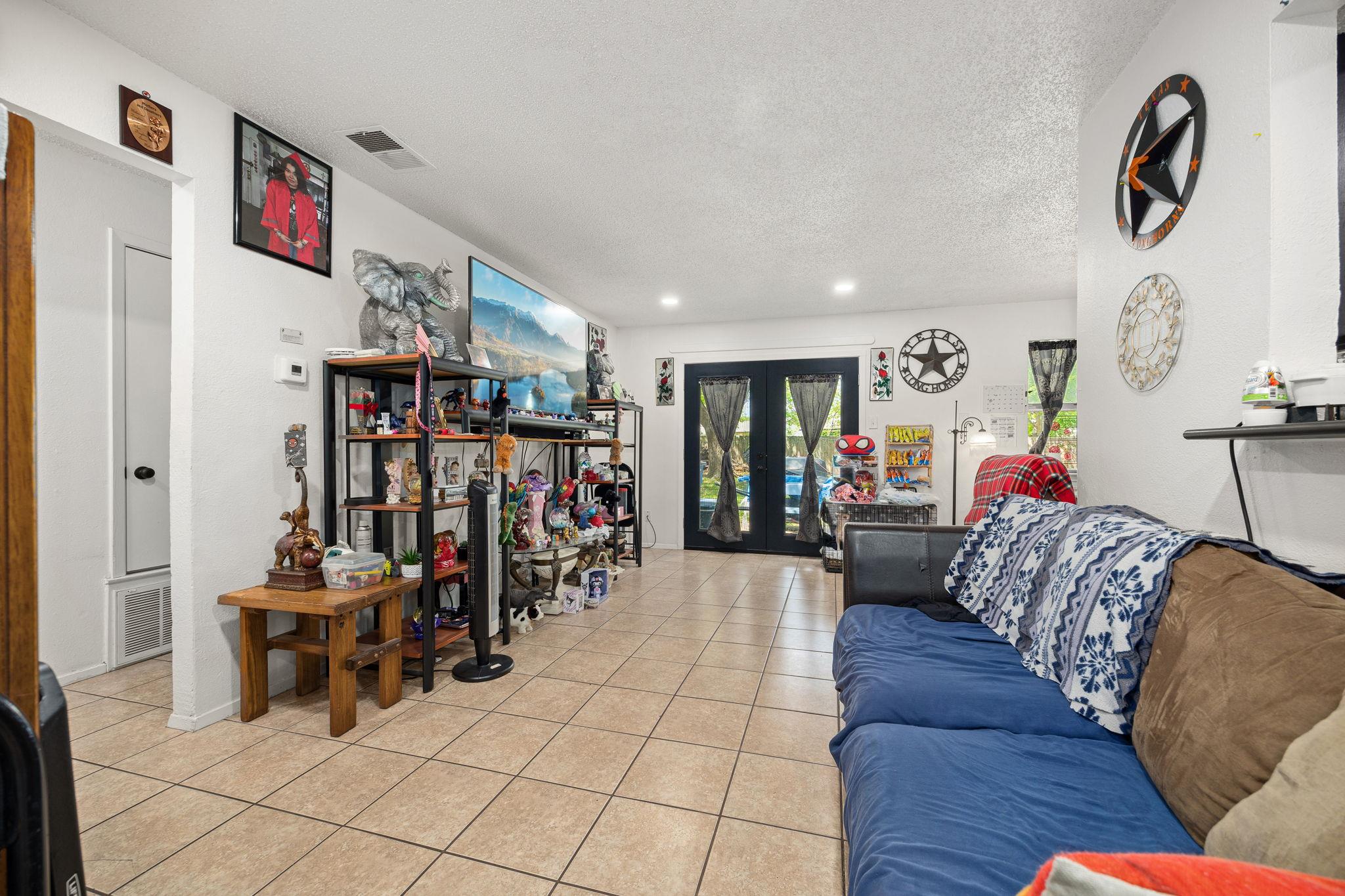 2412  E Stassney Ln, photo 4