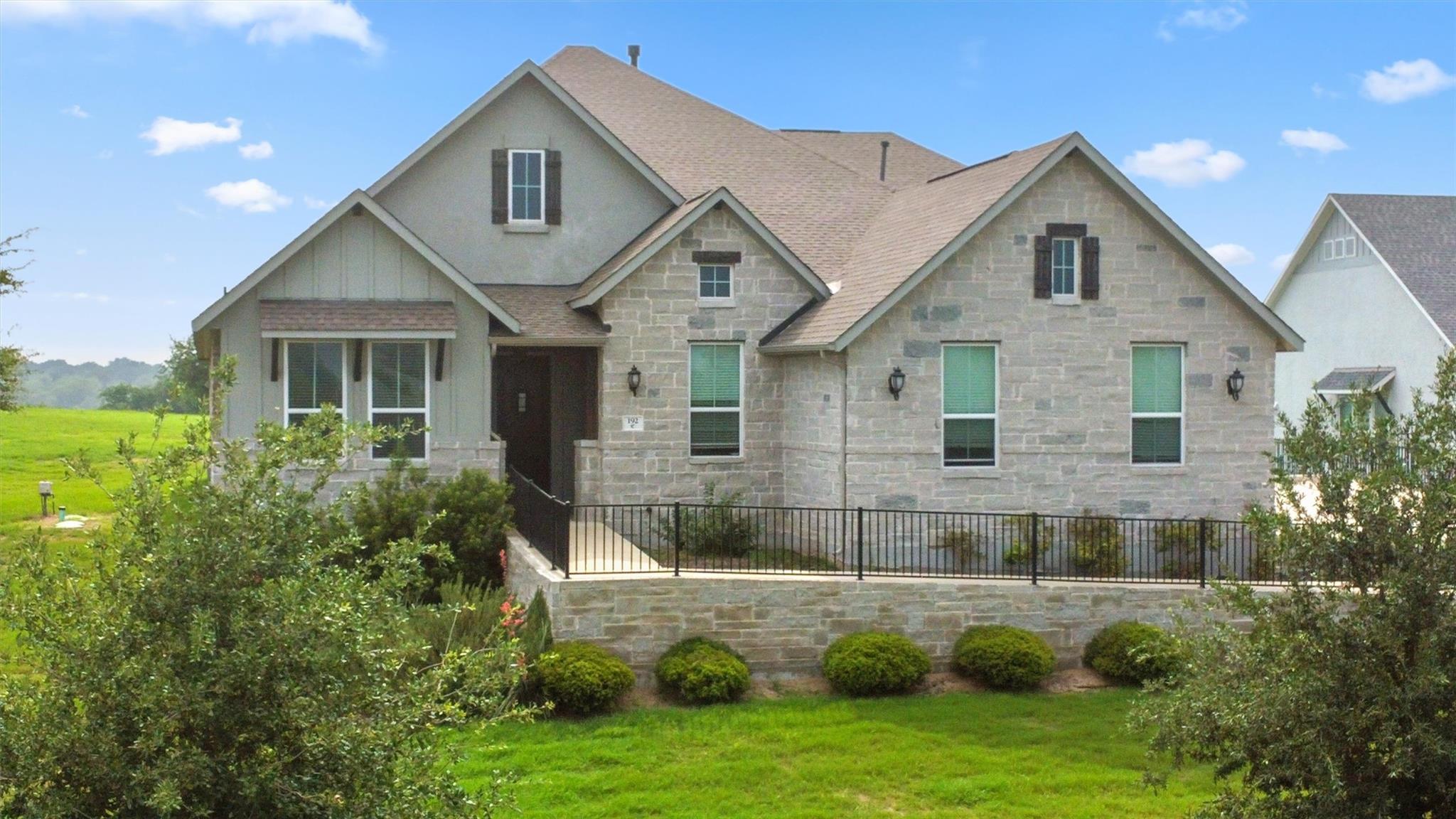 192  Raptor Beak Way, photo 3