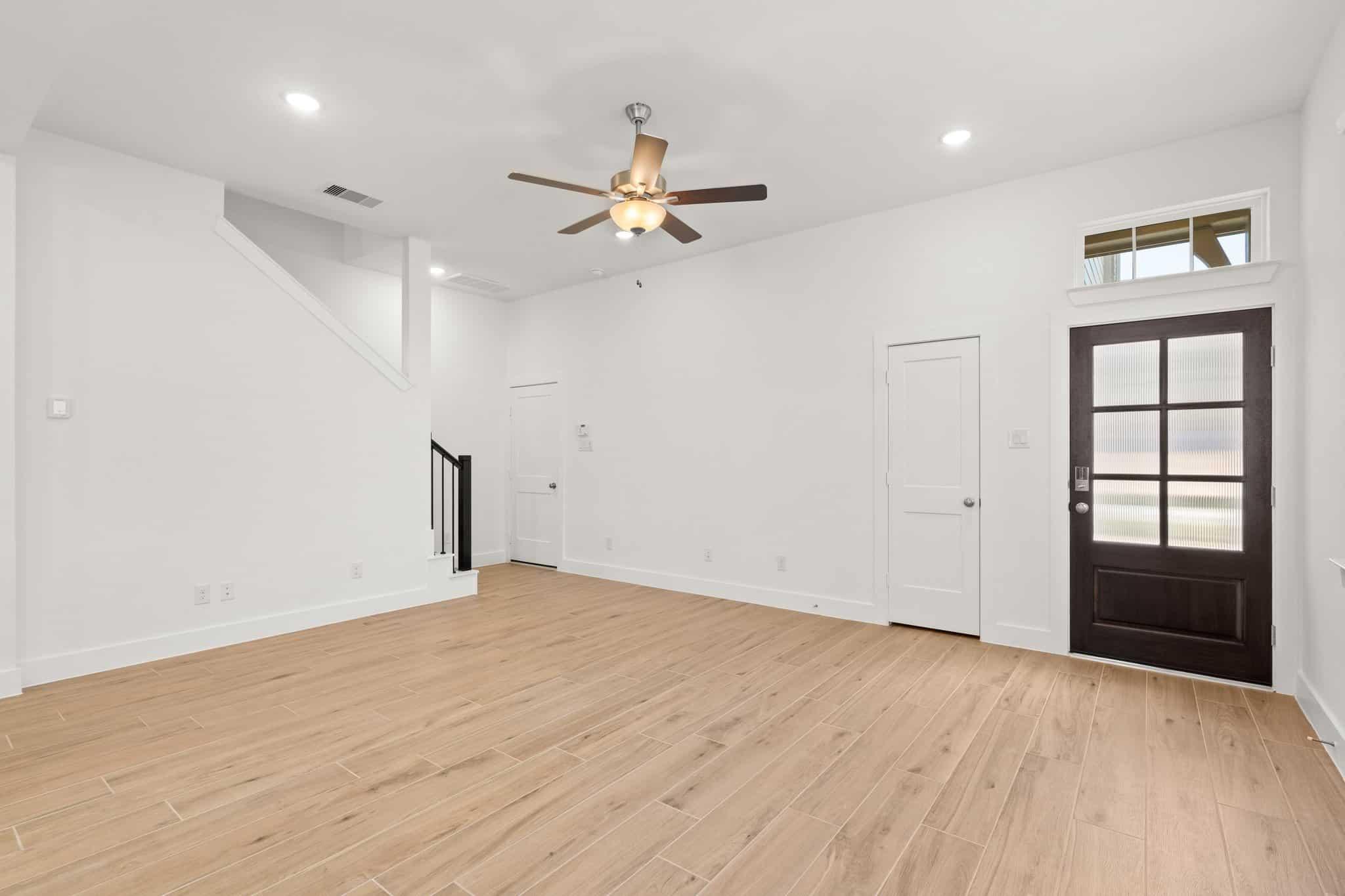 215  Flora Springs Cv, photo 3