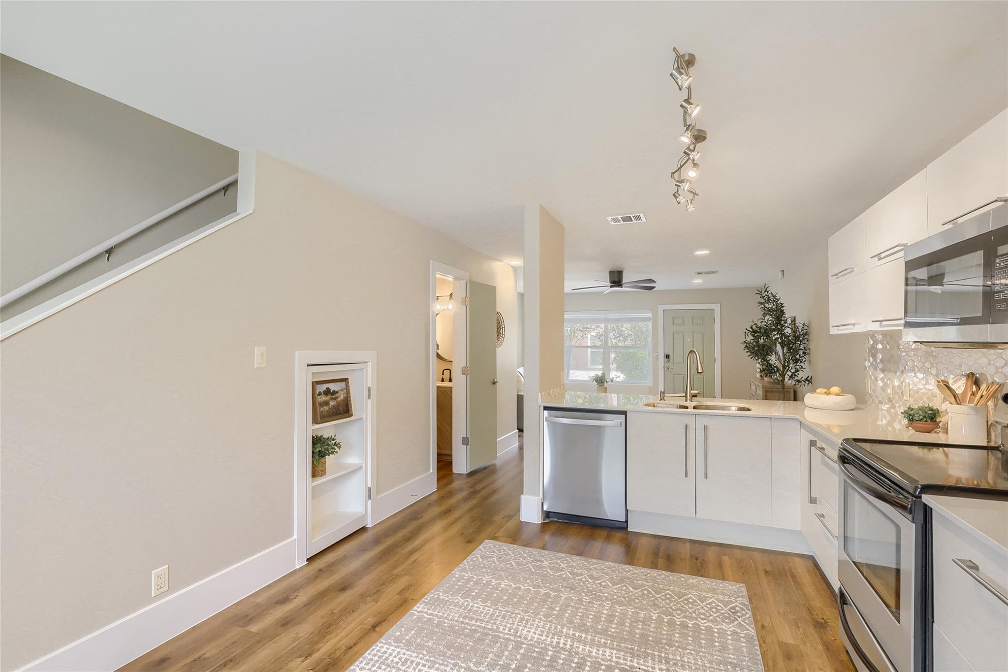 1101  Grove Blvd  #306, photo 2