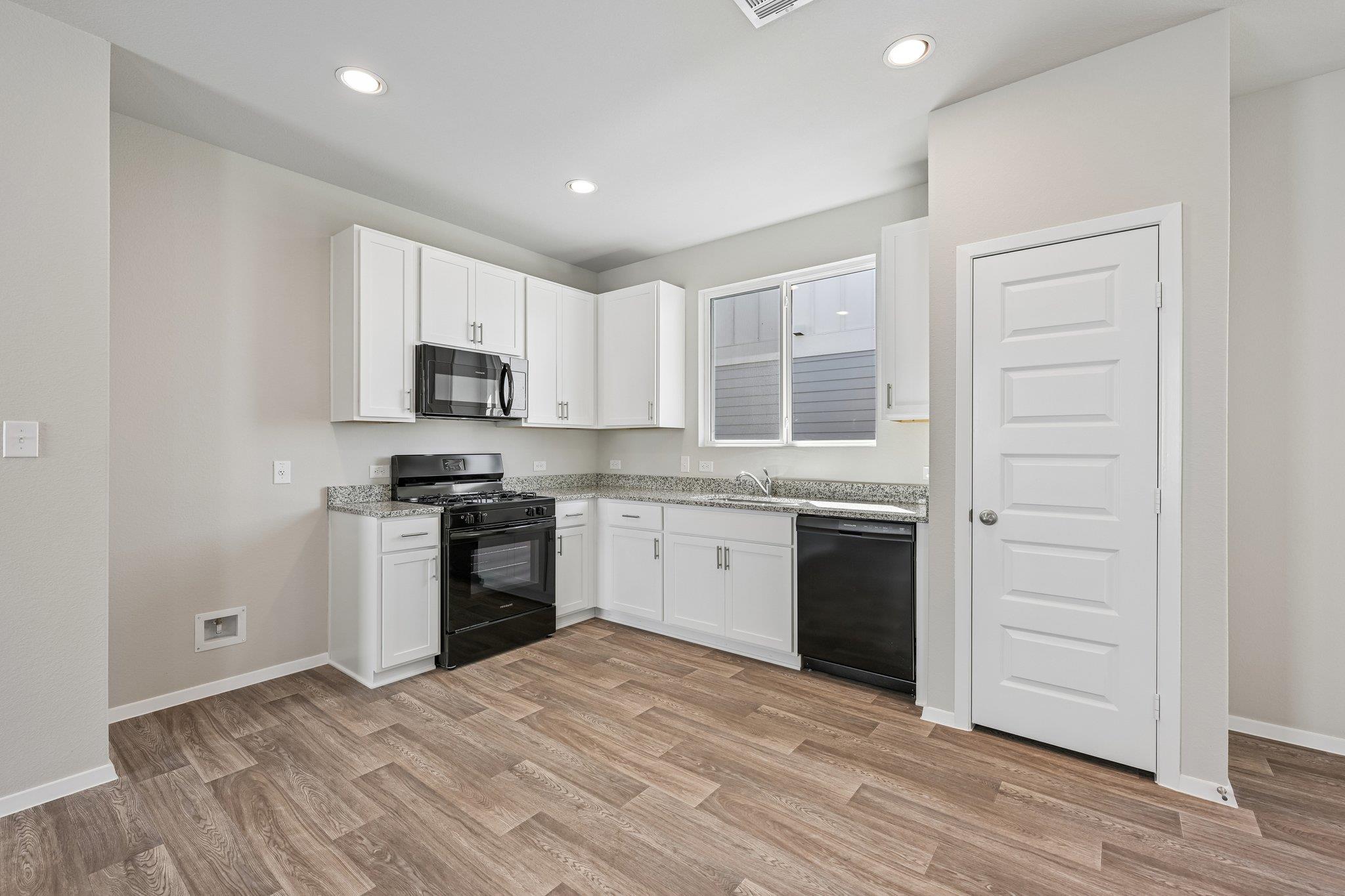 154 Daylily Dr photo 8