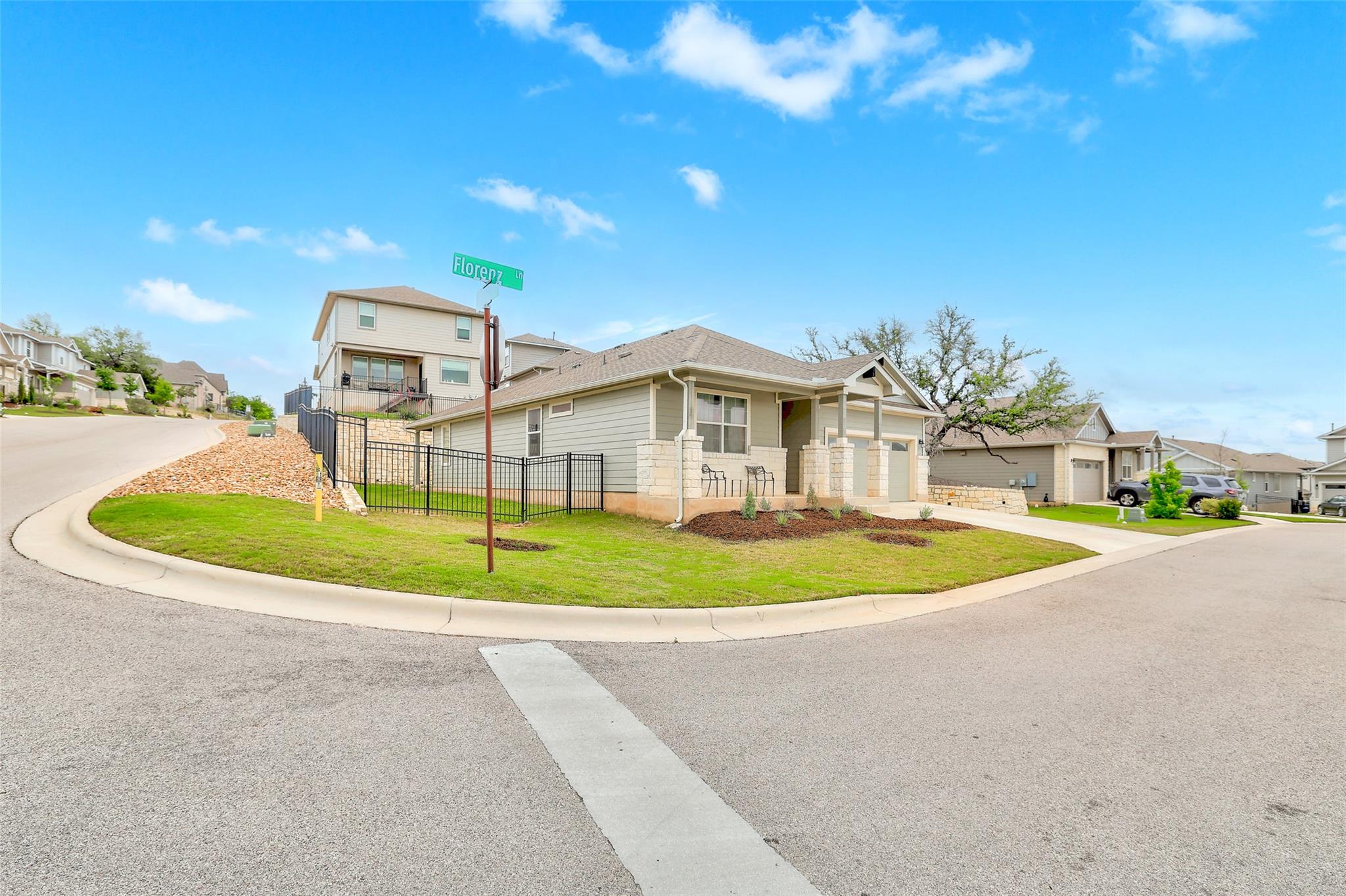 213  Florenz Ln, photo 3