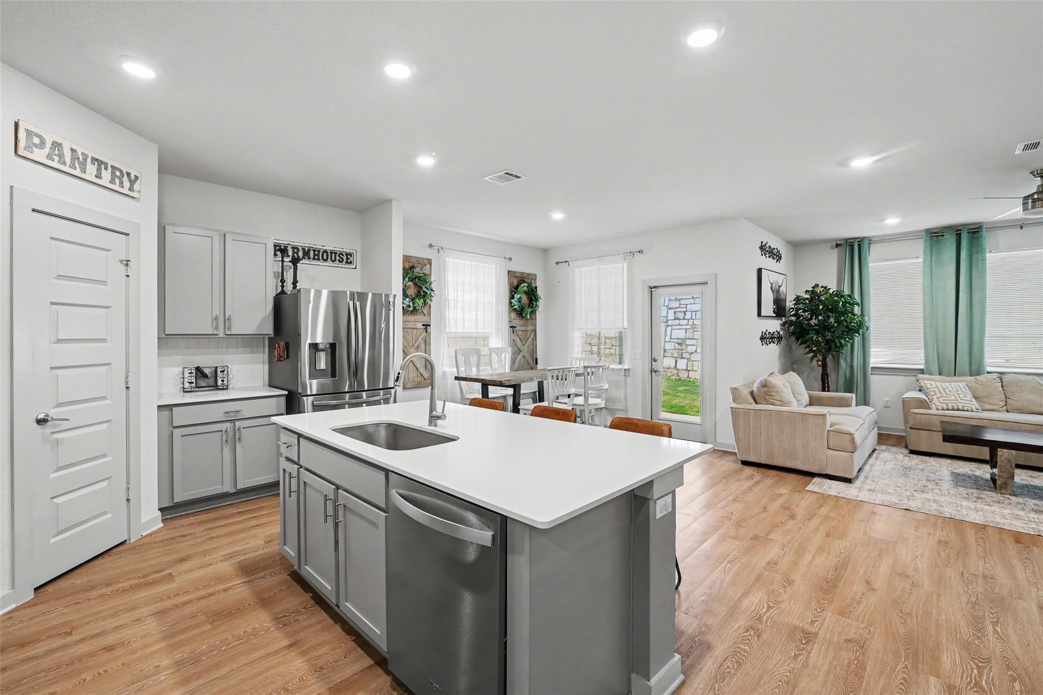 213  Florenz Ln, photo 7