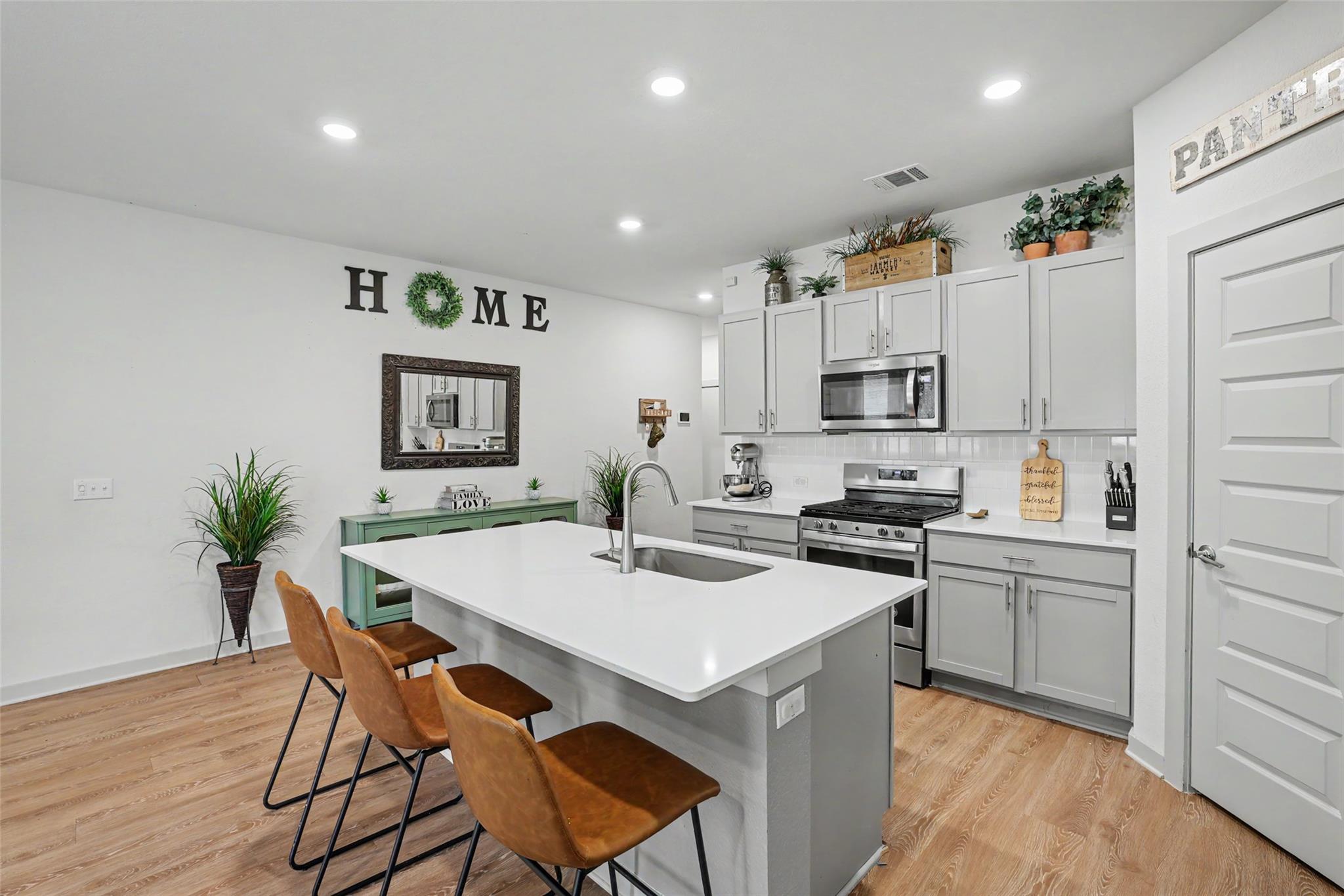 213  Florenz Ln, photo 8