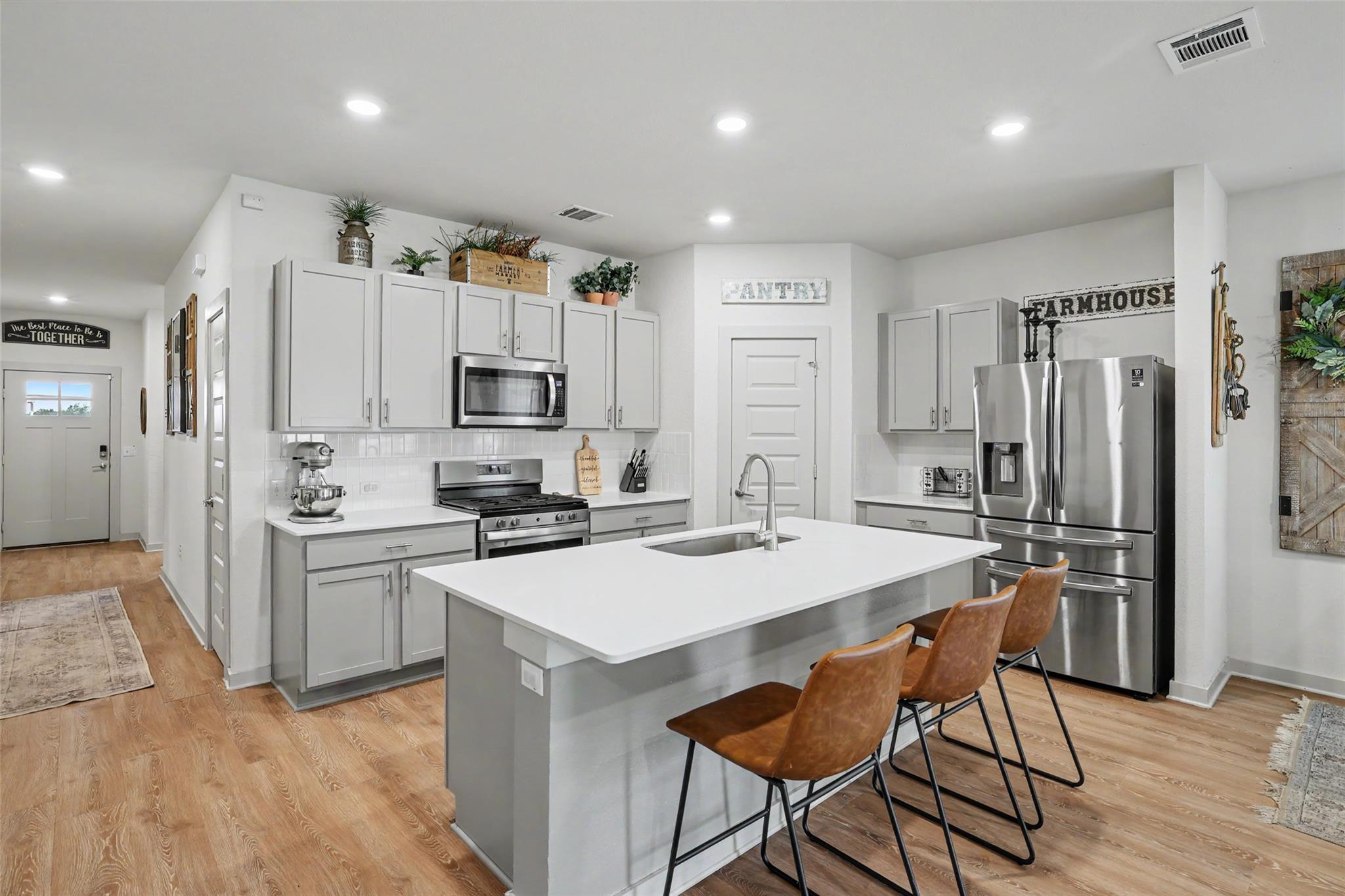 213  Florenz Ln, photo 9
