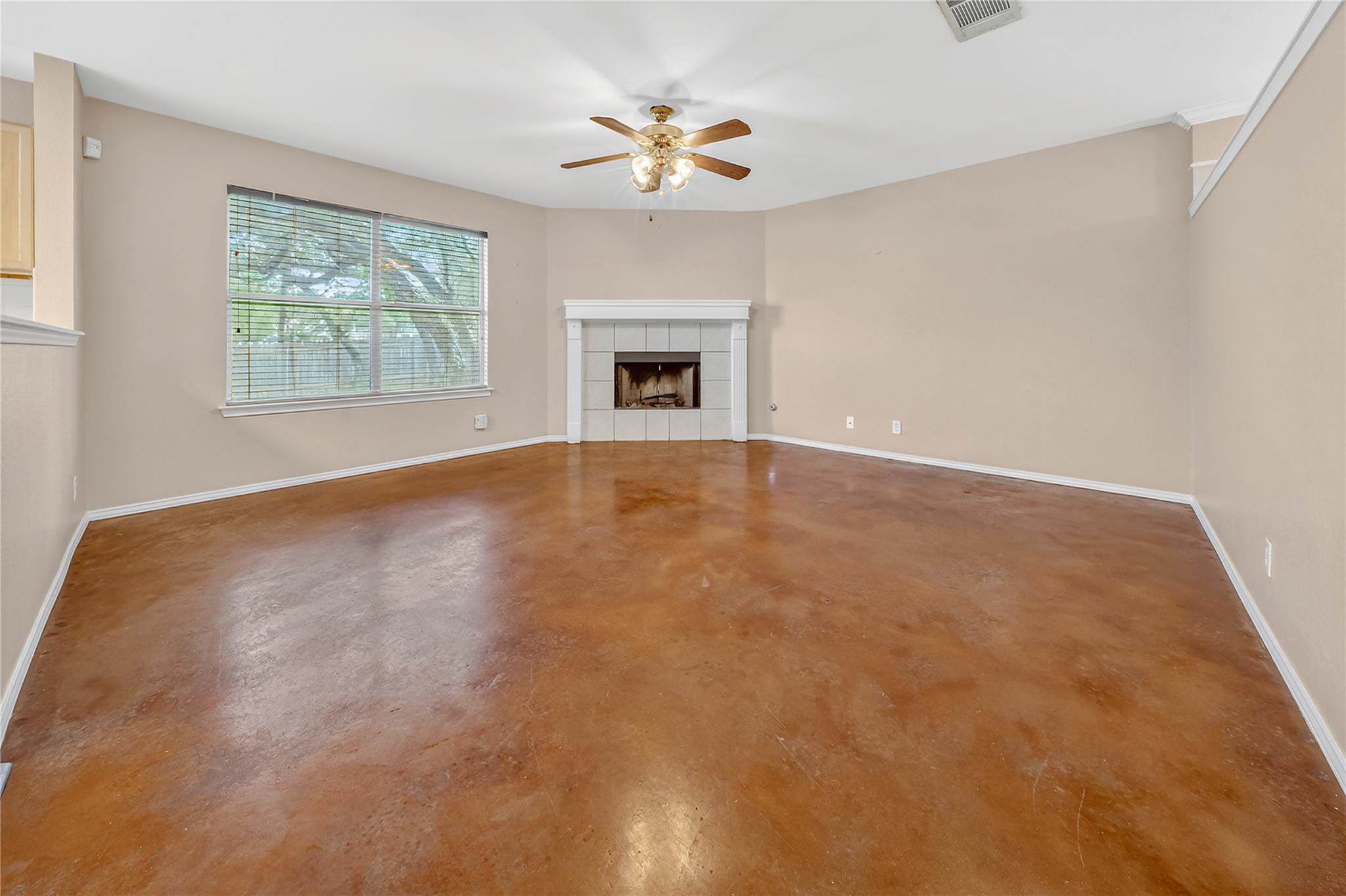 1610  Lloydminister Way, photo 3