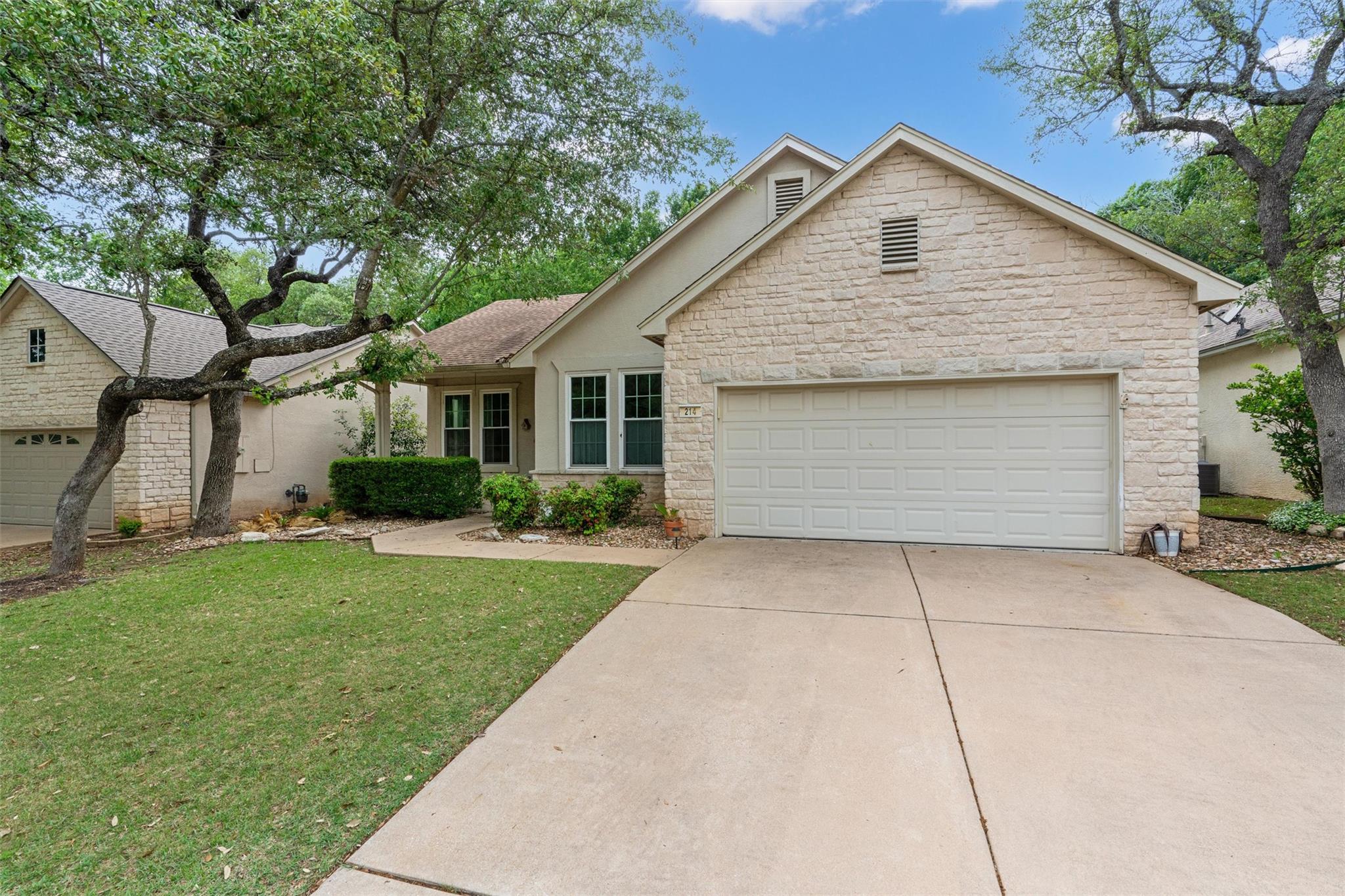 214  Whispering Wind Dr, photo 2