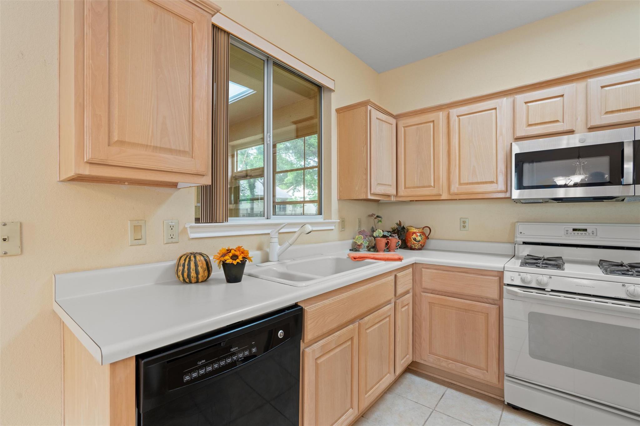 214  Whispering Wind Dr, photo 11