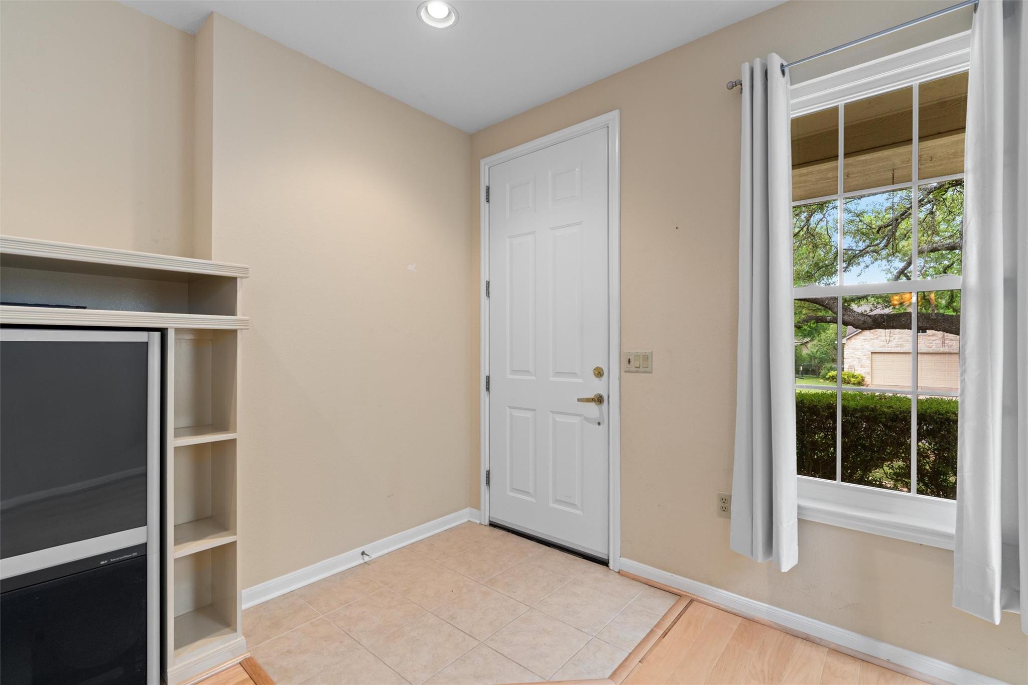 214  Whispering Wind Dr, photo 3