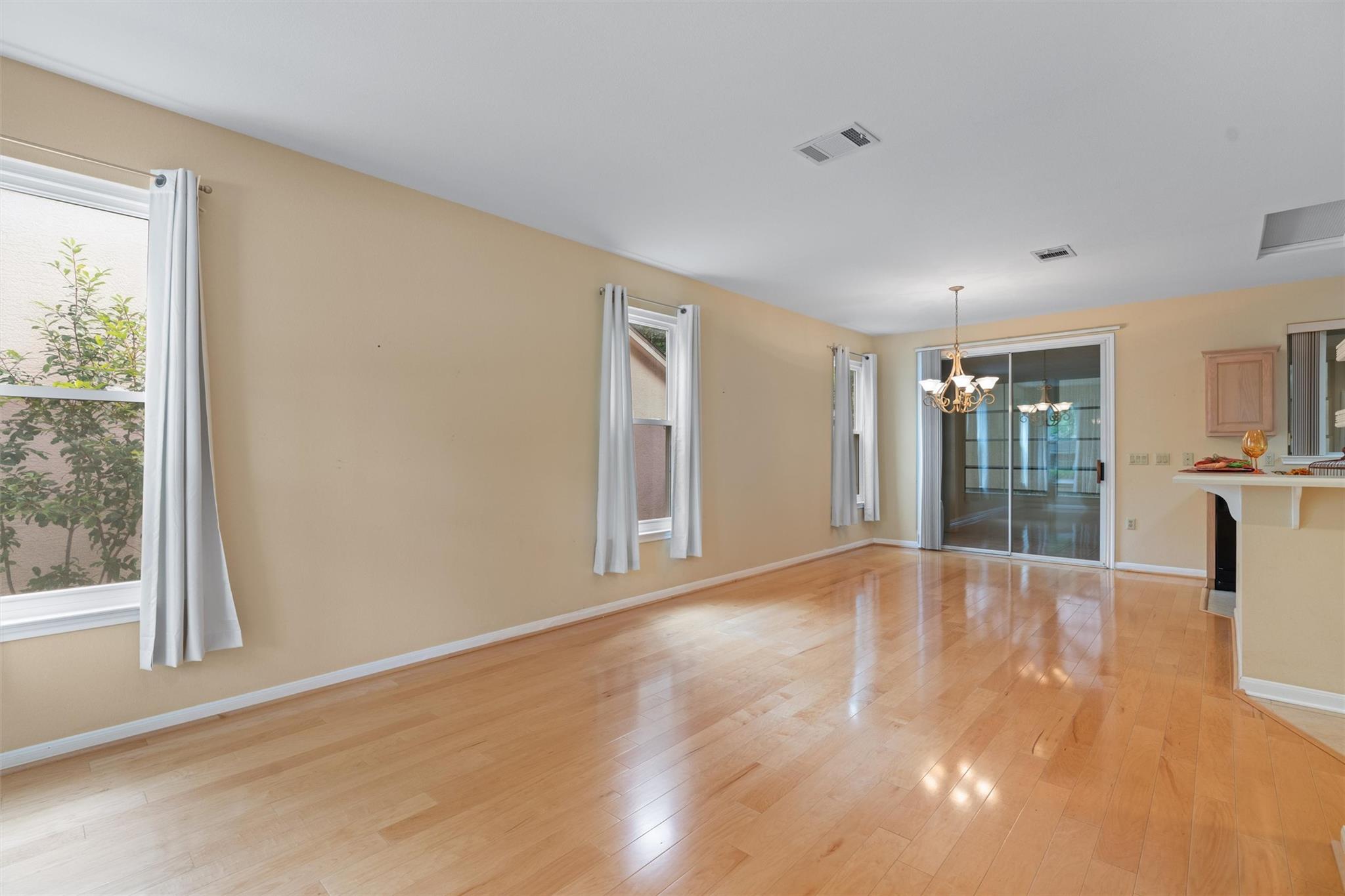 214  Whispering Wind Dr, photo 4