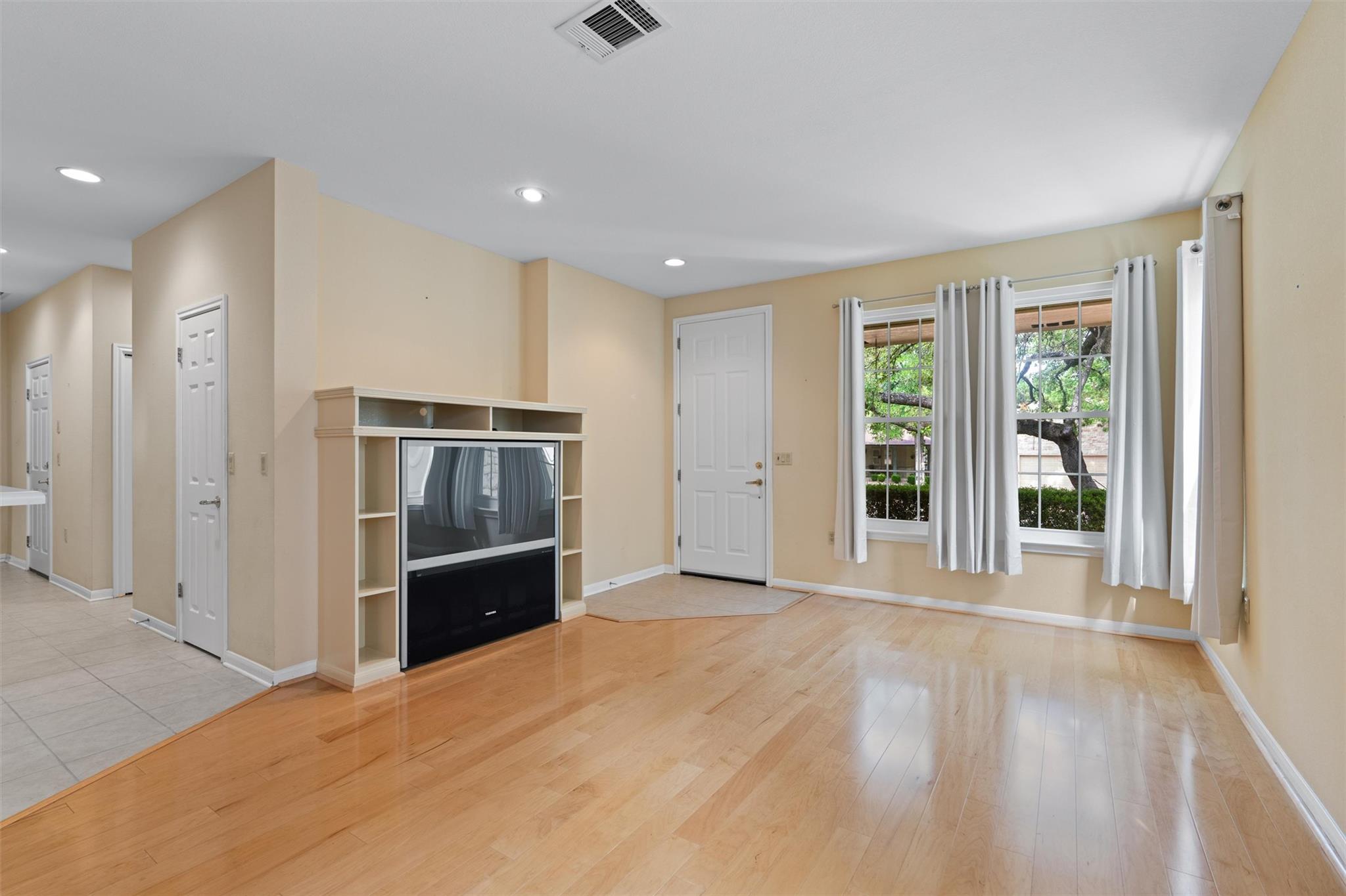 214  Whispering Wind Dr, photo 5