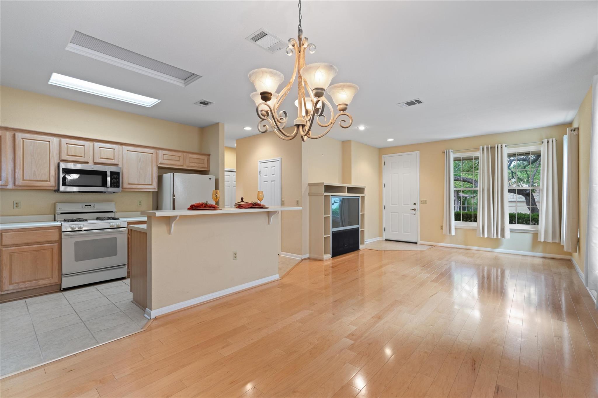 214  Whispering Wind Dr, photo 8