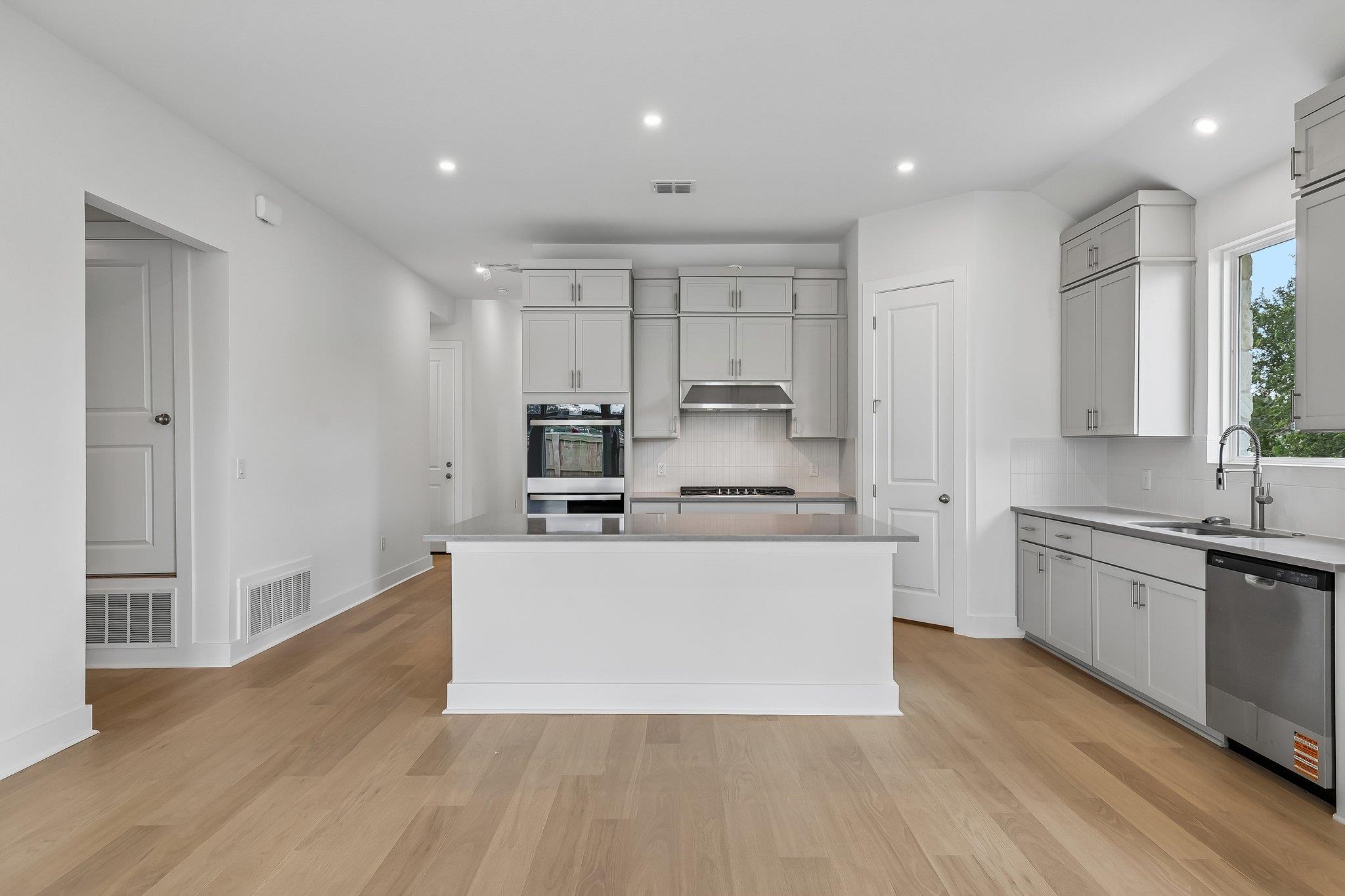 135  Comfort Dr, photo 9
