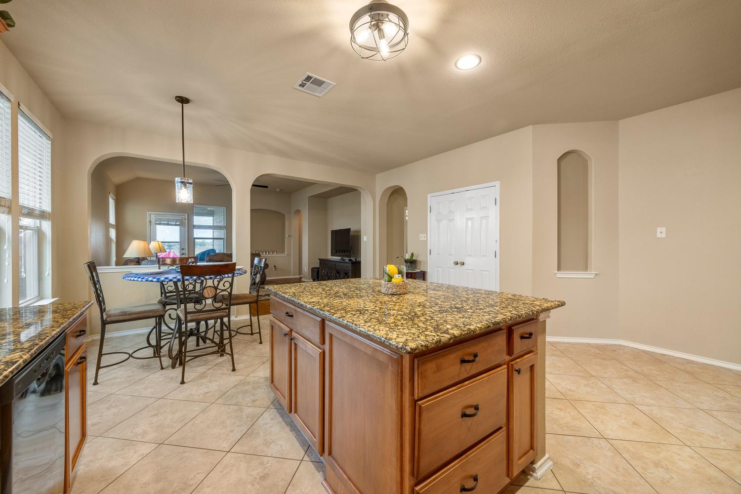 208  Birch Dr, photo 5