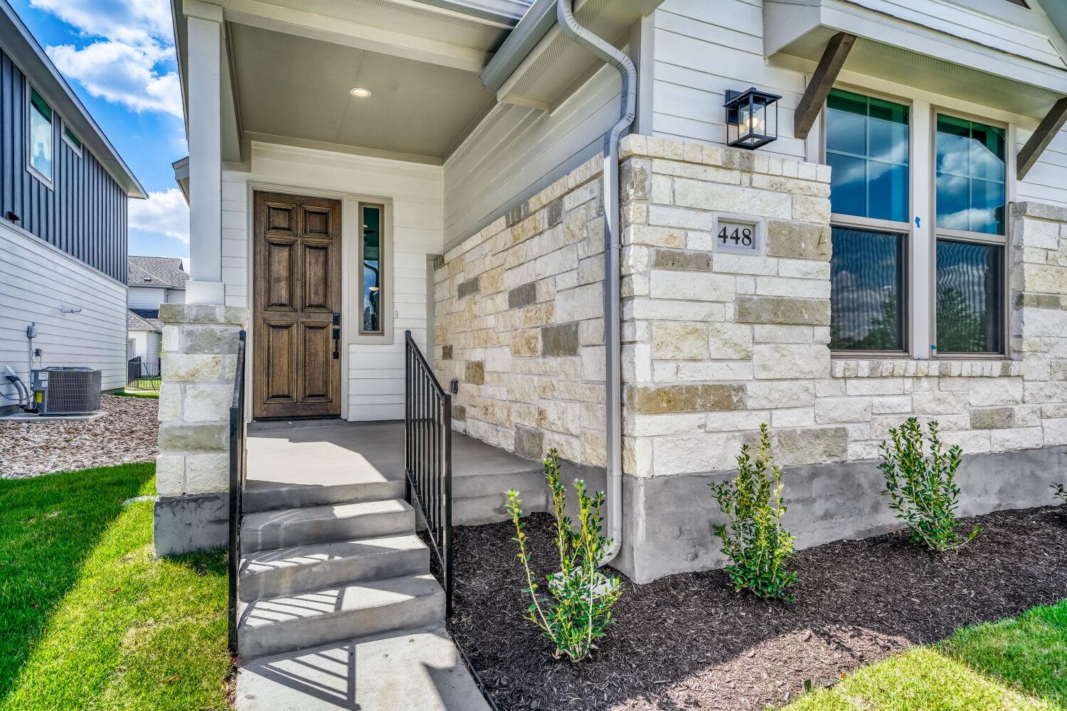 448  Burlington Dr, photo 2