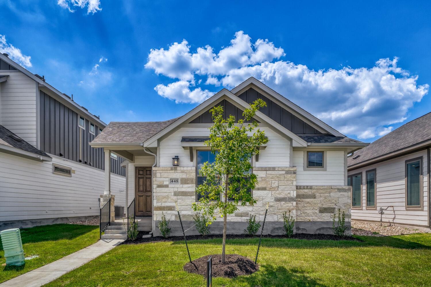 448  Burlington Dr, photo 3