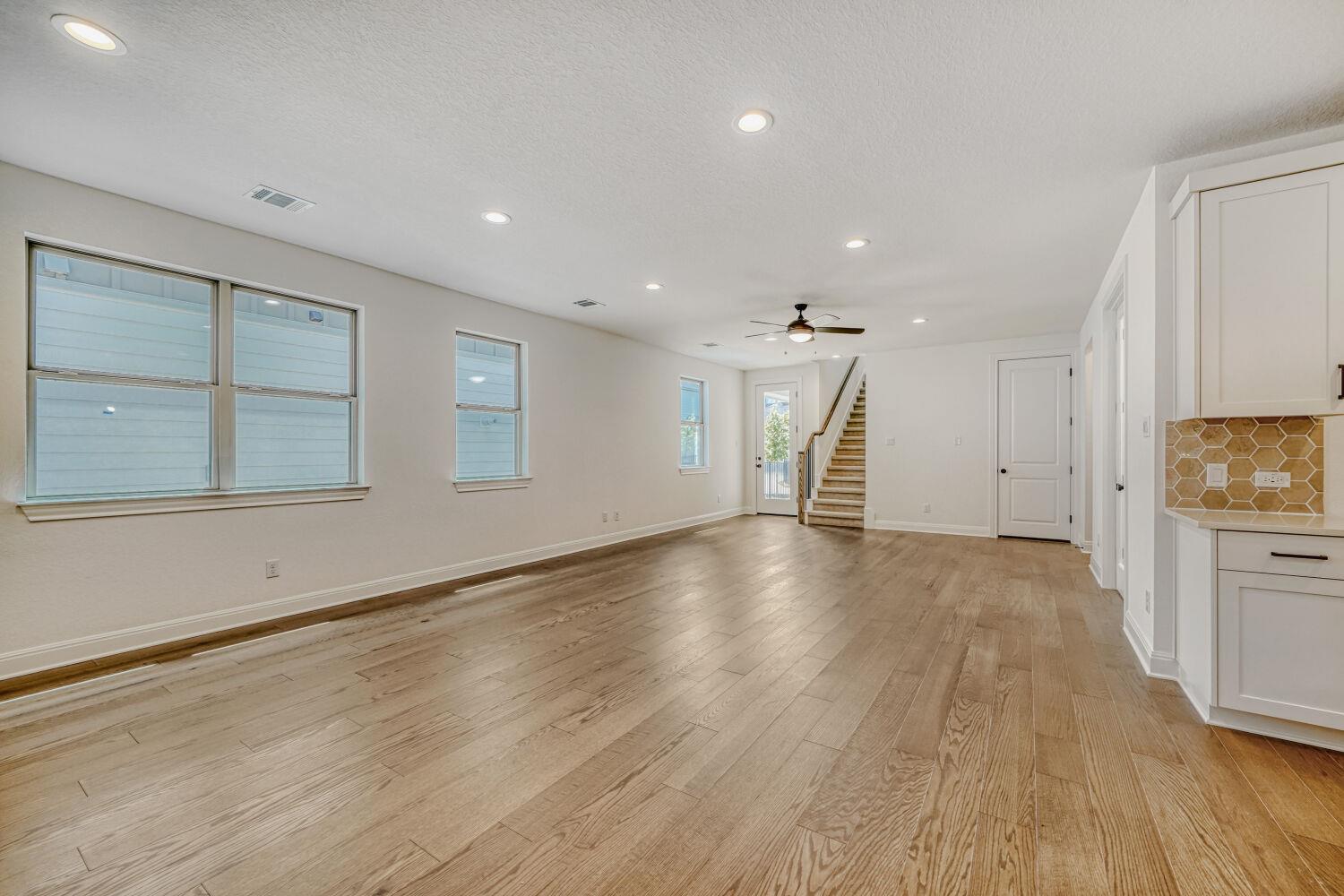 448  Burlington Dr, photo 8
