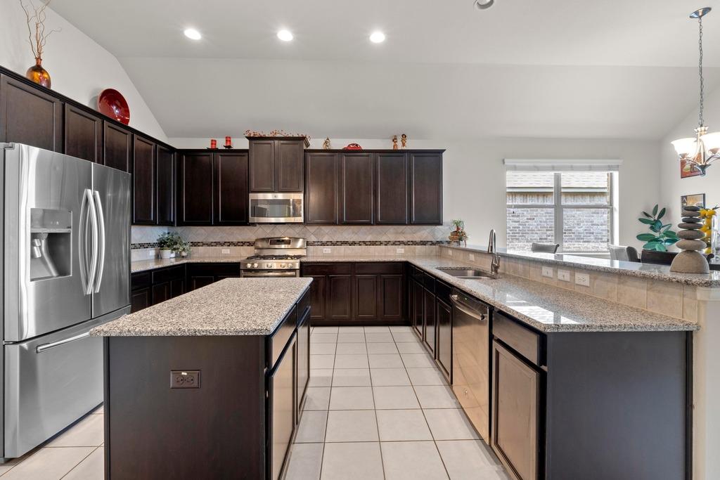 2204  Granite Hill Dr, photo 12