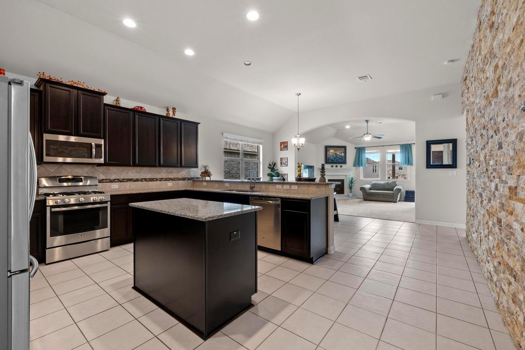 2204  Granite Hill Dr, photo 4