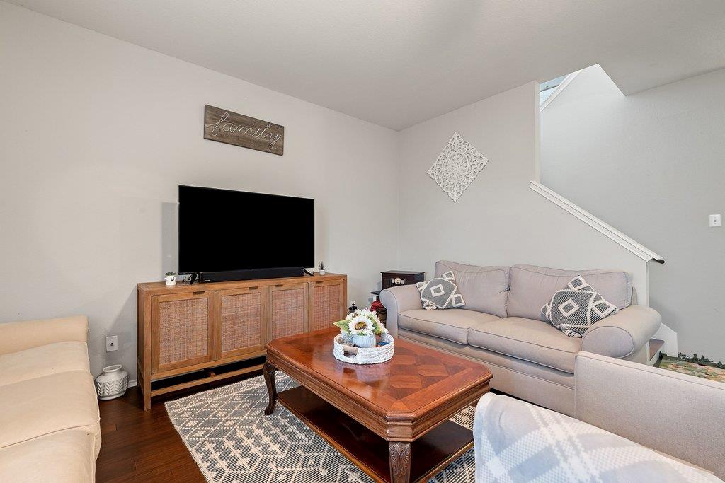 140  Wolfberry Path, photo 4
