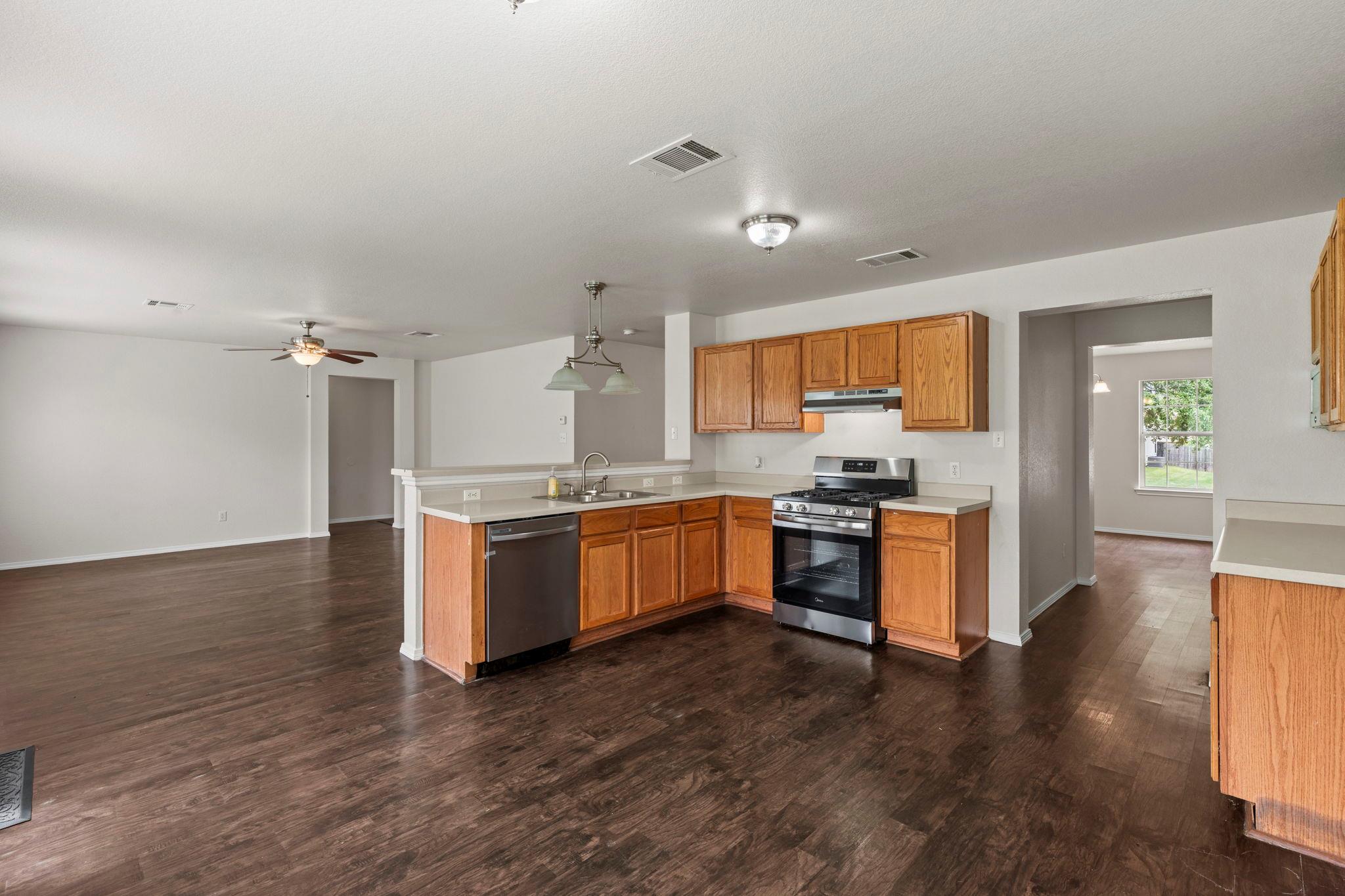 208  Dandelion Loop, photo 12