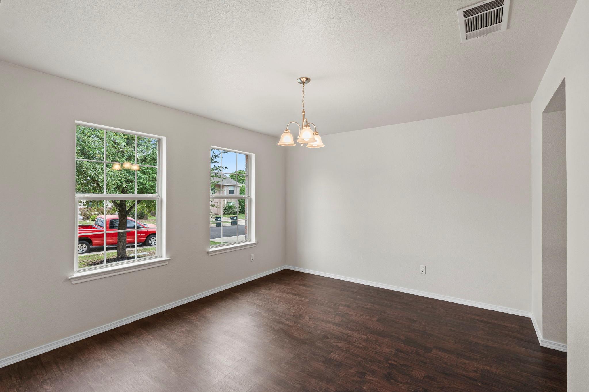 208  Dandelion Loop, photo 10