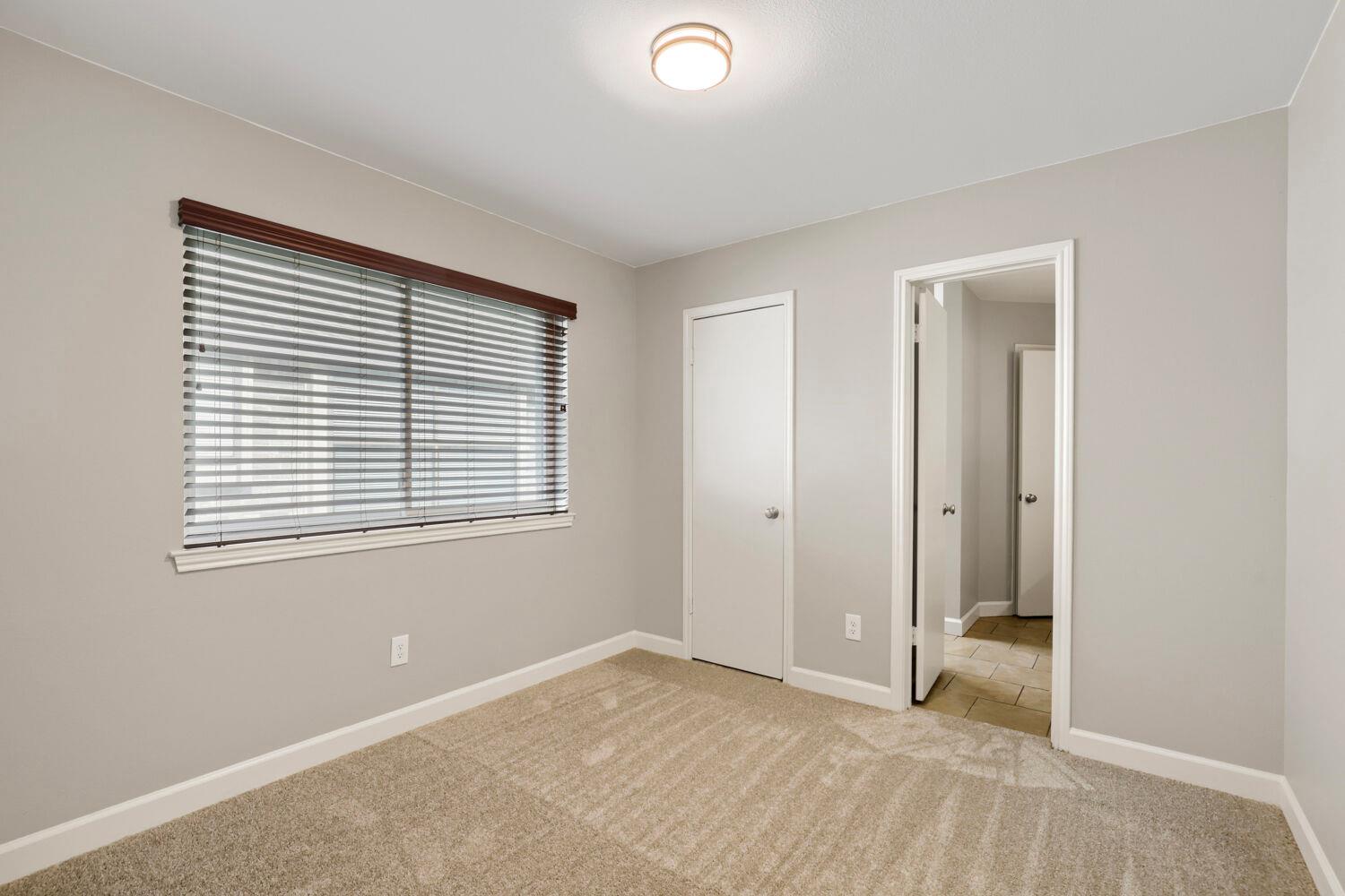 409  Kathleen Ln, photo 12