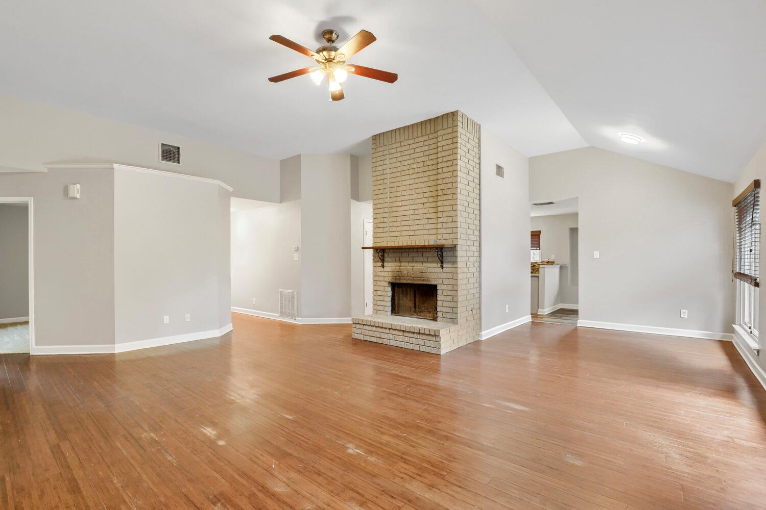 409  Kathleen Ln, photo 6