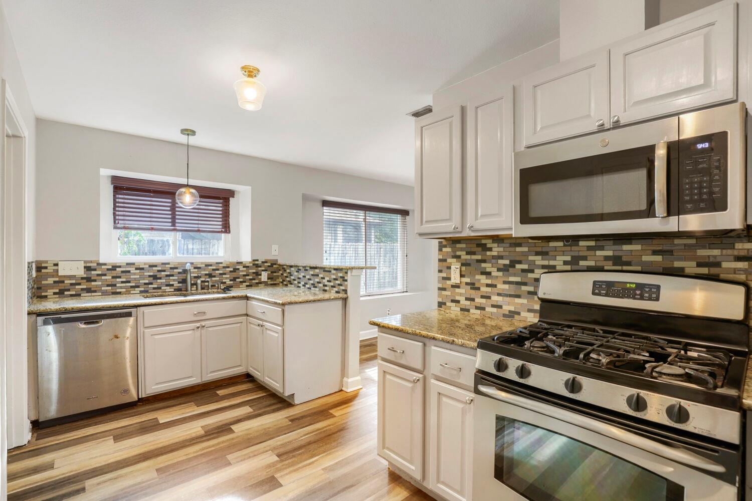 409  Kathleen Ln, photo 9