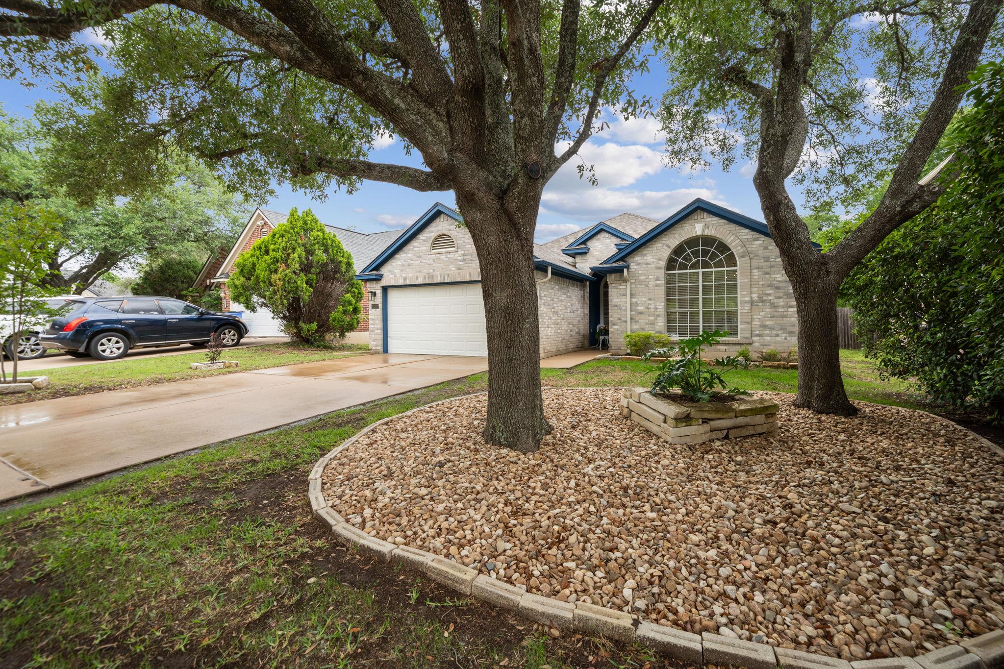 3704  Kissman Dr, photo 2