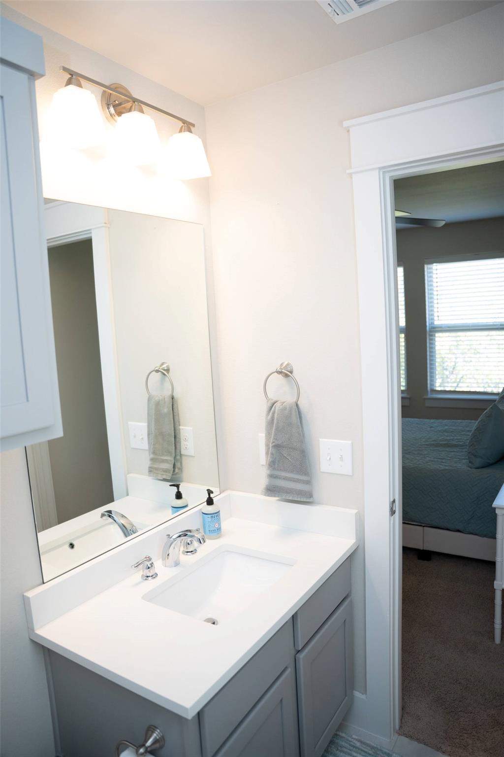 13501  Metric Blvd  #15, photo 9