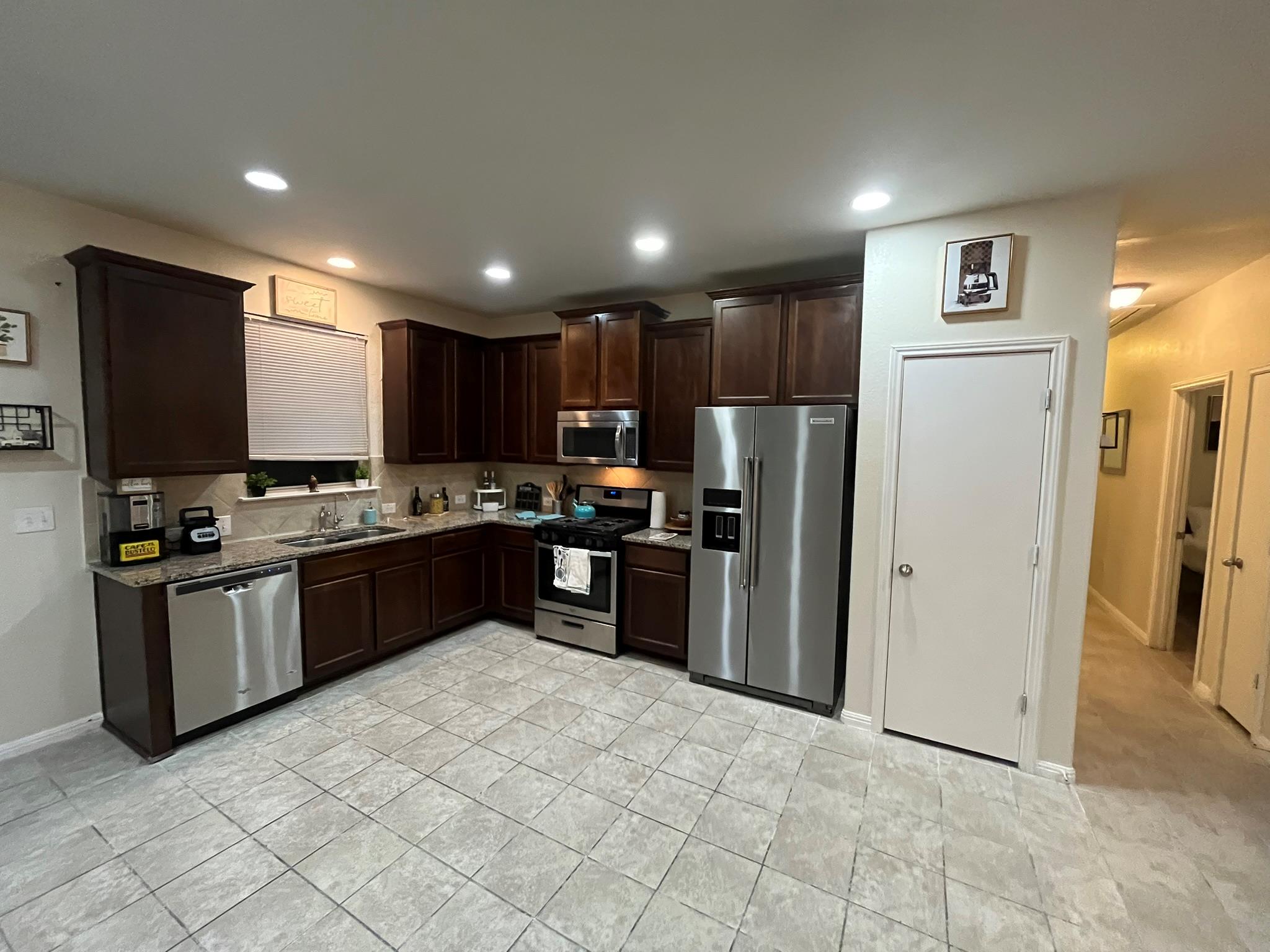 587  Twisted Oaks Ln, photo 10