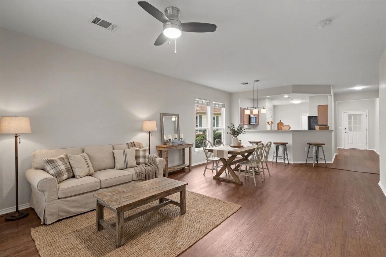 330  Portsmouth Dr, photo 3