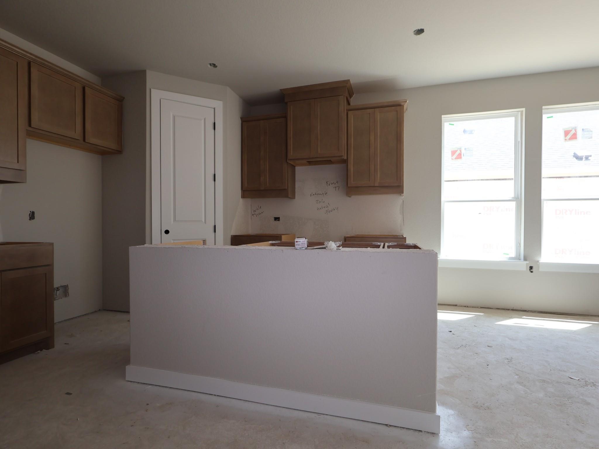 635  Clarissa St, photo 2
