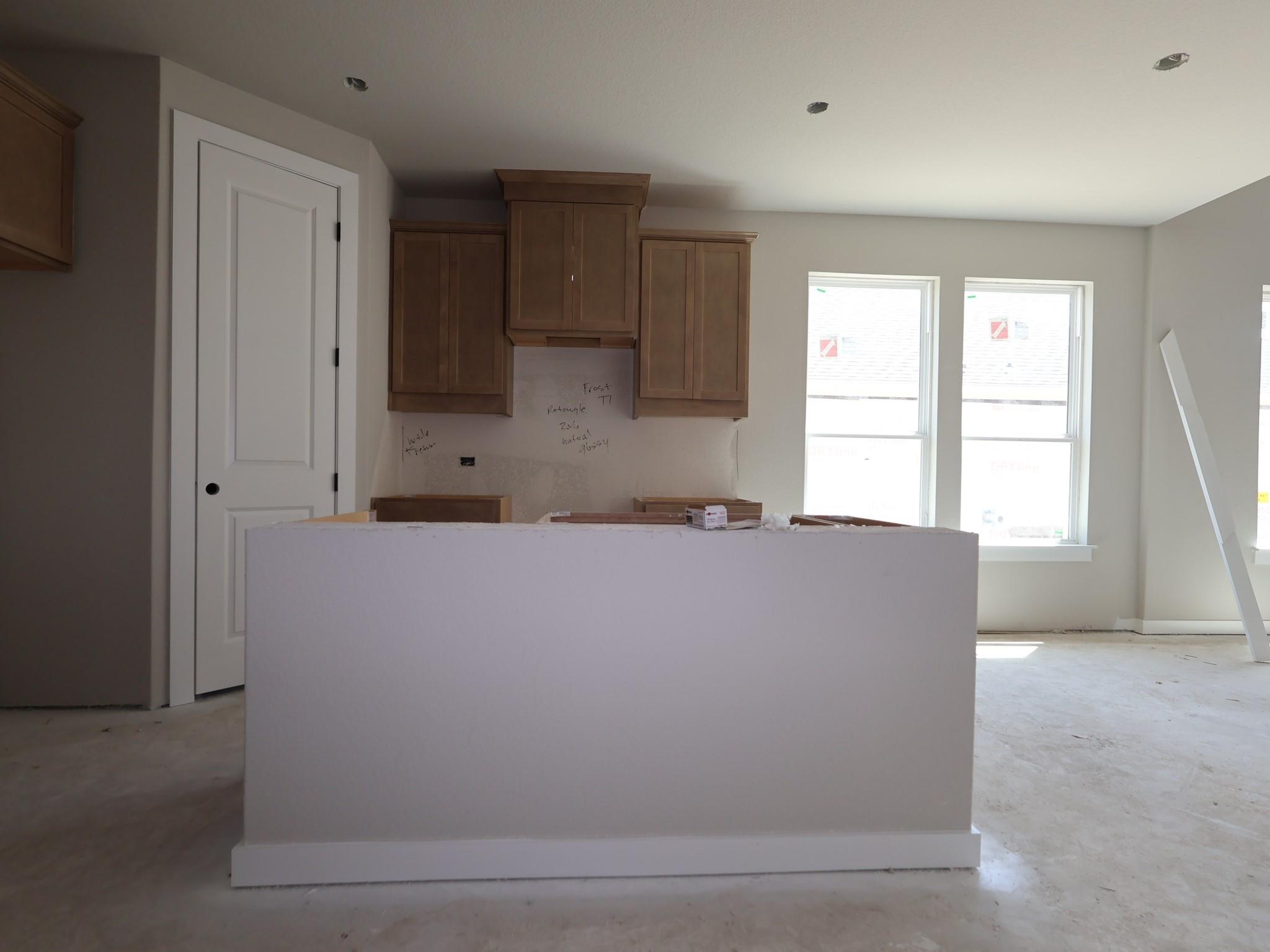 635  Clarissa St, photo 3
