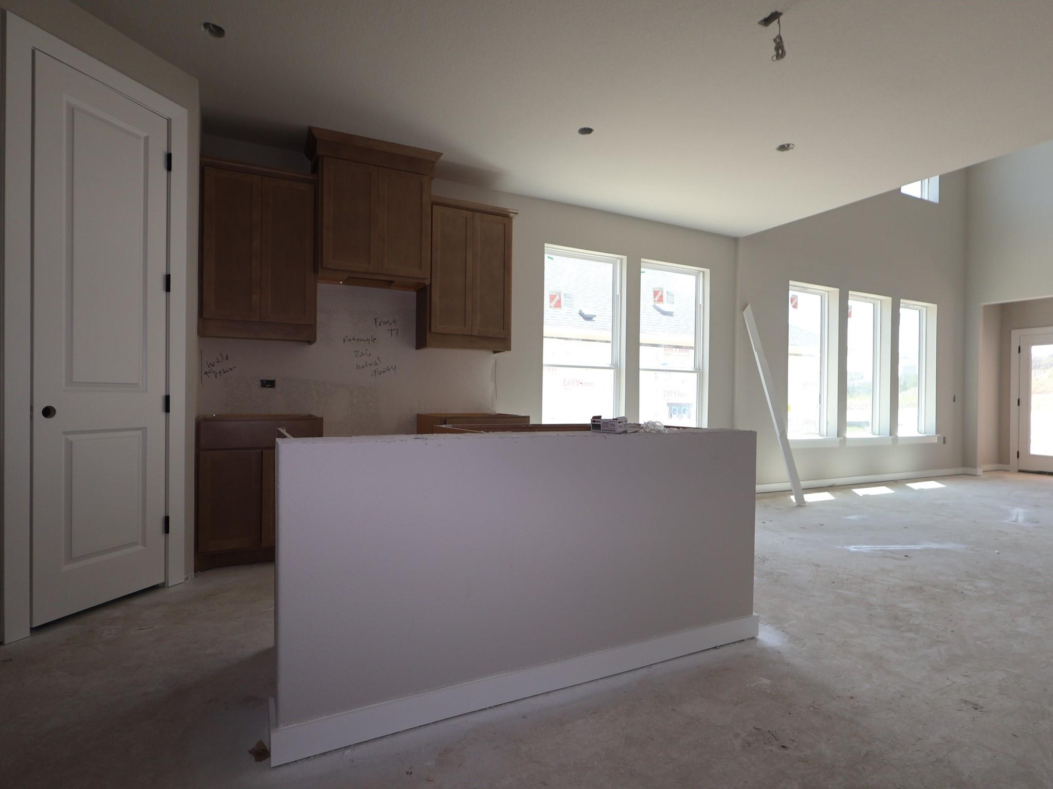 635  Clarissa St, photo 4