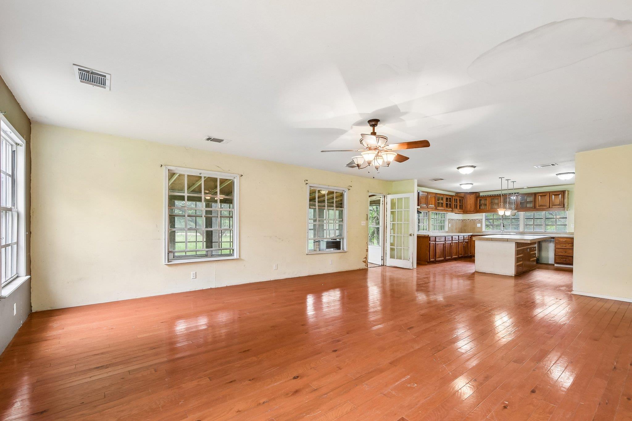 116  Hart Ln, photo 5